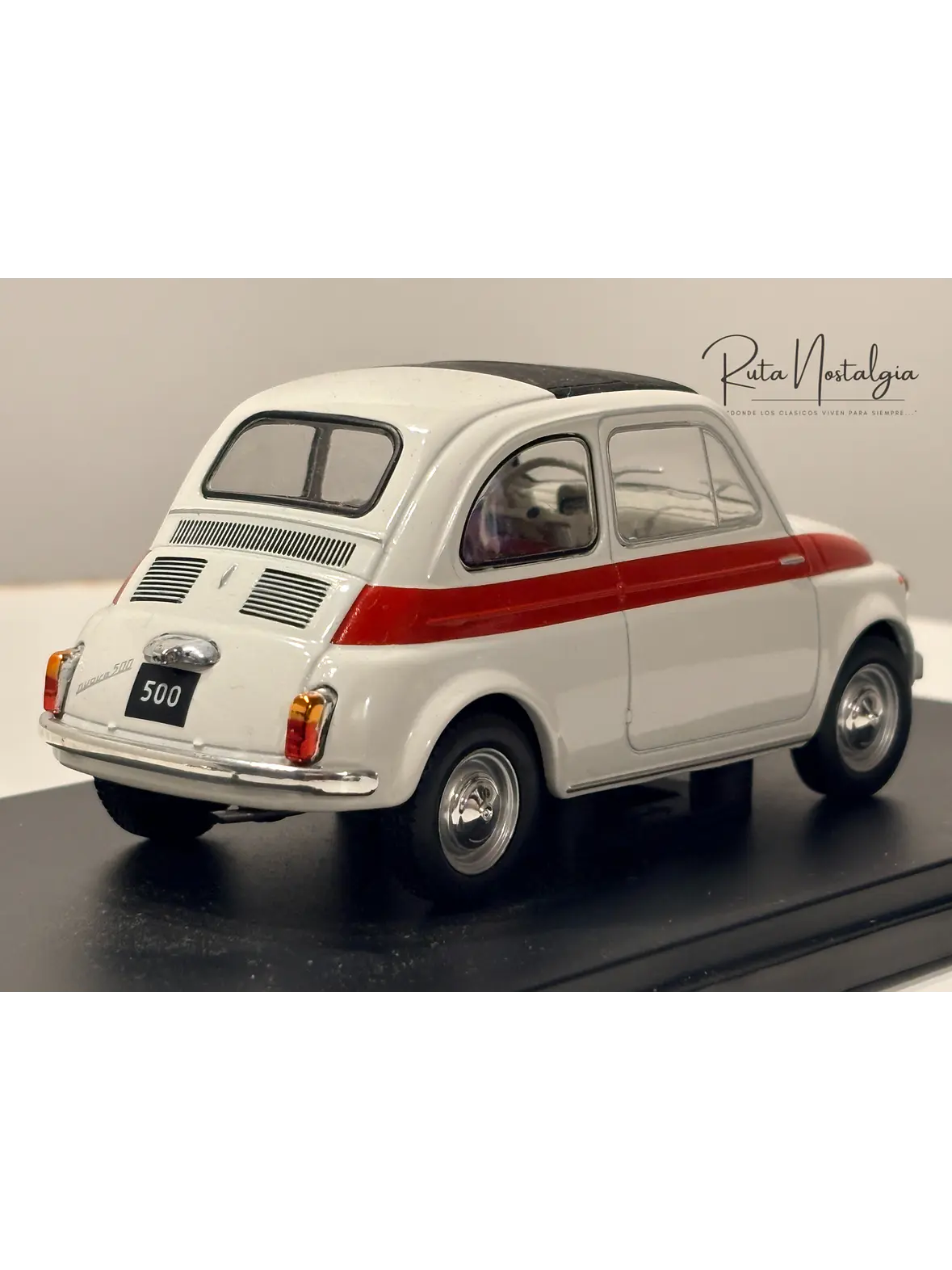 Fiat 500 1960 White/Red WhiteBox 1:24 | Auto Italiano Clásico de Colección - Modelo sin caja 6
