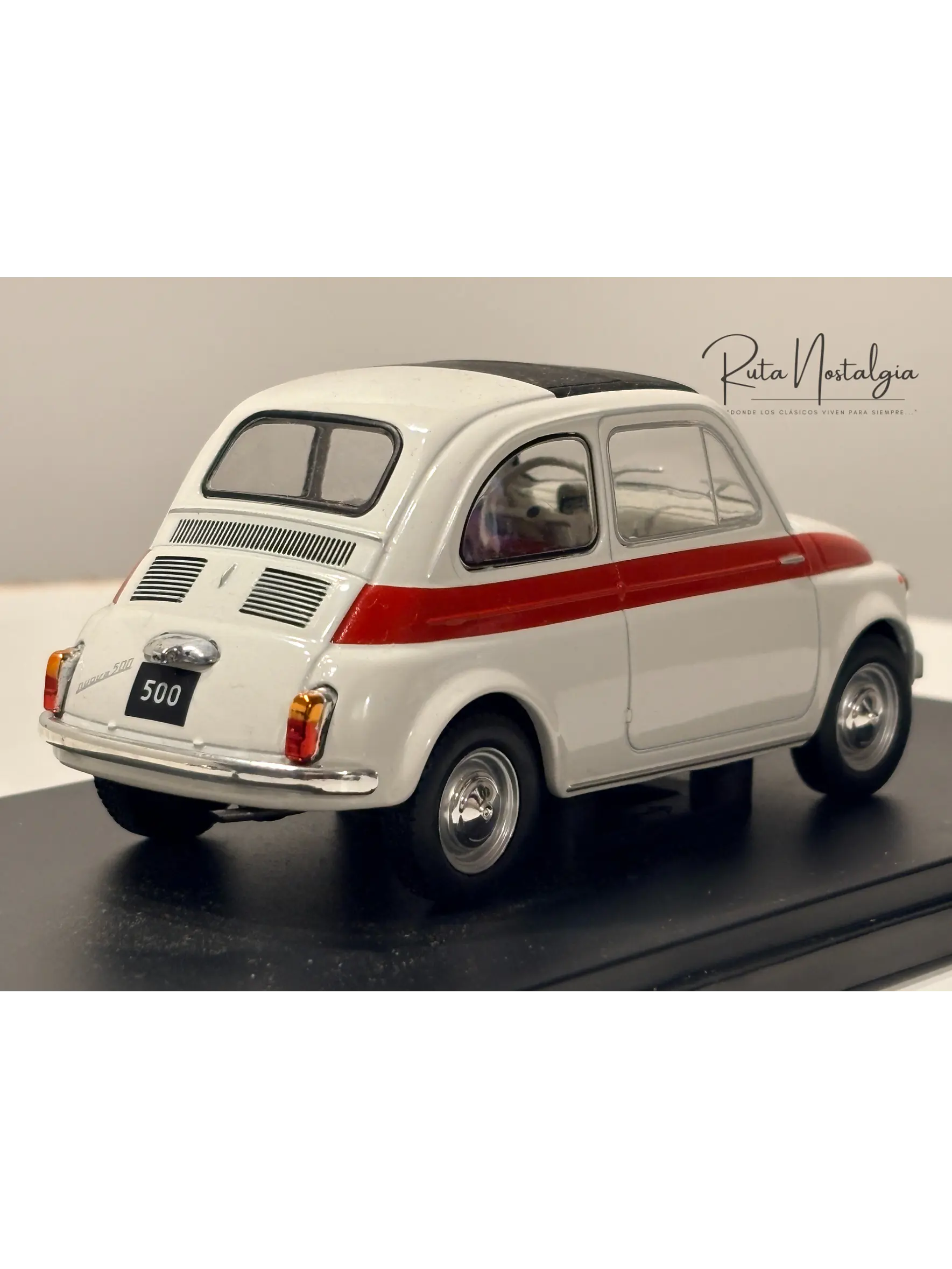 Fiat 500 1960 White/Red WhiteBox 1:24 | Auto Italiano Clásico de Colección - Modelo sin caja 6