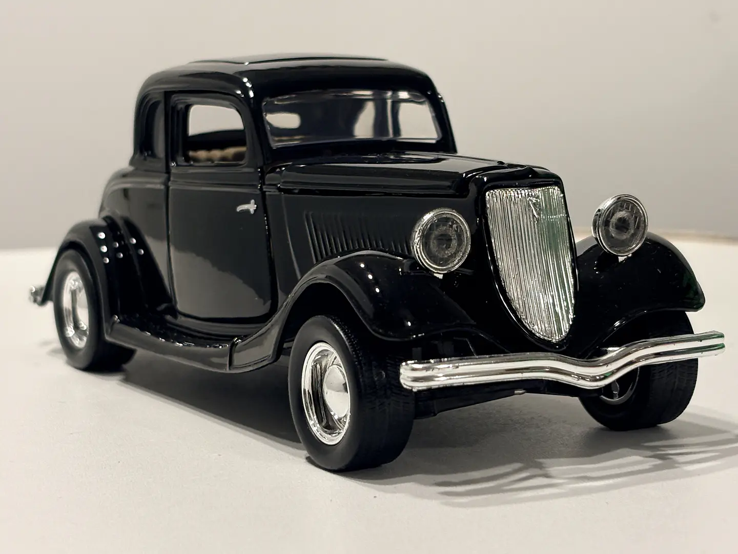Auto Ford Coupe v8 (1934) | Motormax Escala 1:24 5