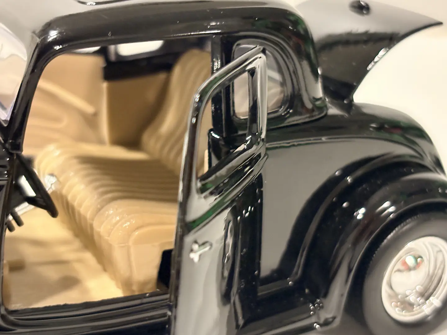 Auto Ford Coupe v8 (1934) | Motormax Escala 1:24 3