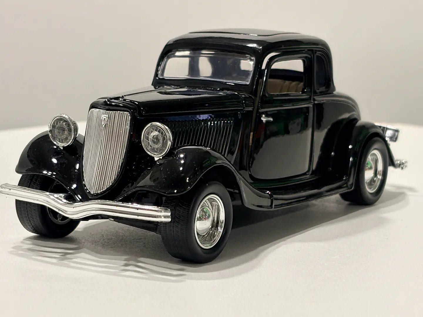 Auto Ford Coupe v8 (1934) | Motormax Escala 1:24 10