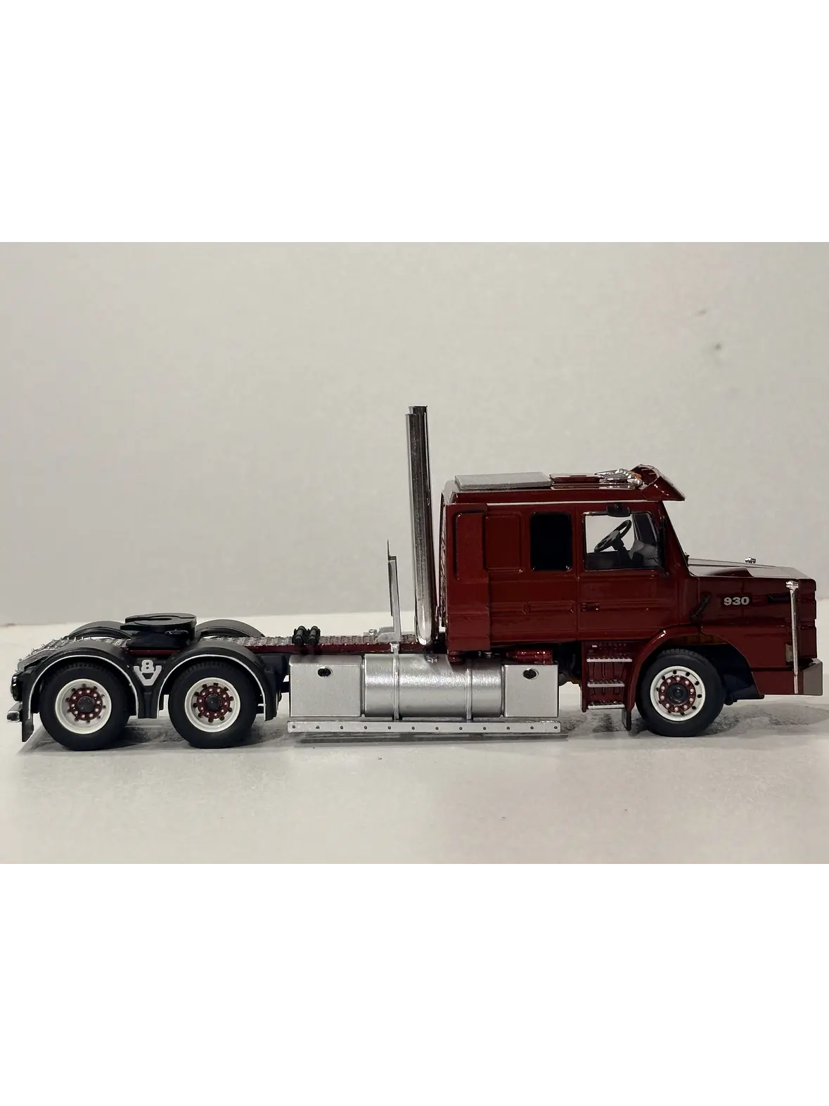 Scania 2 Series Torpedo Metallinkierratys V8 | Tekno 1:50 – Camión clásico europeo con doble cabina 7