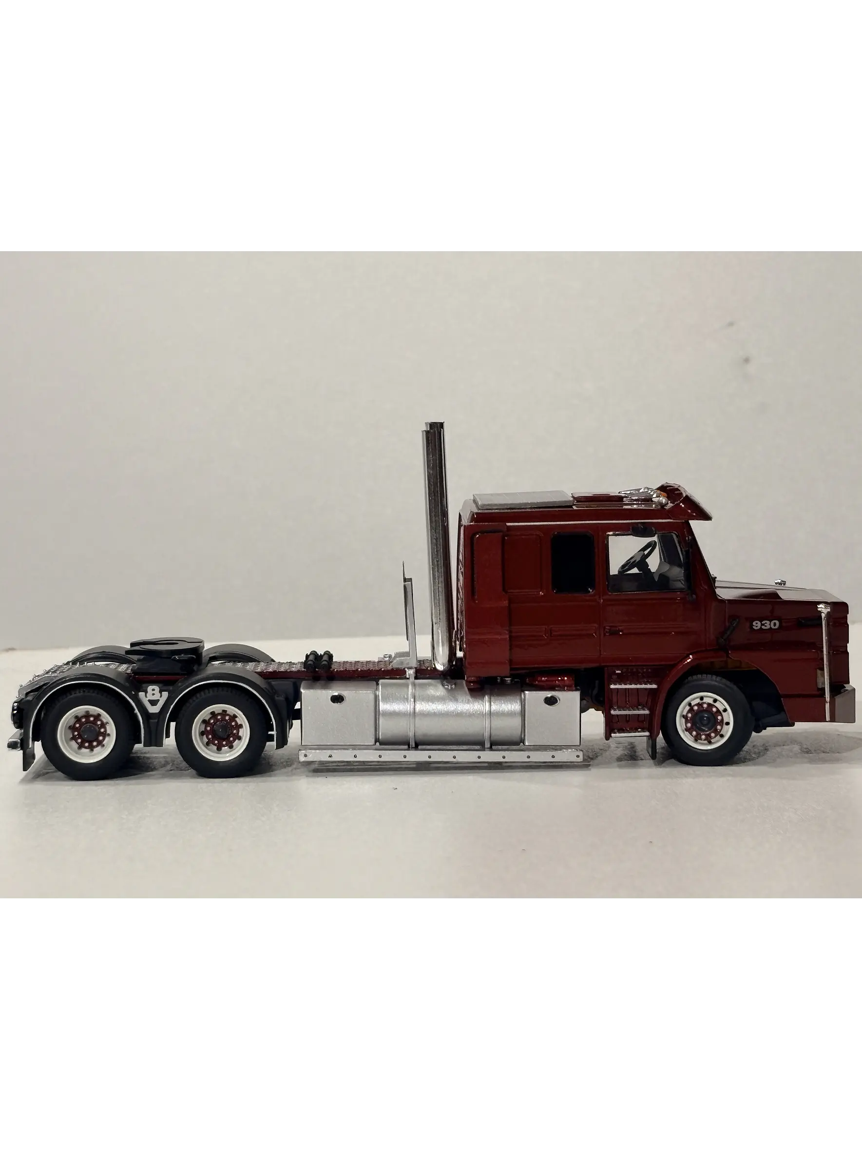 Scania 2 Series Torpedo Metallinkierratys V8 | Tekno 1:50 – Camión clásico europeo con doble cabina 7