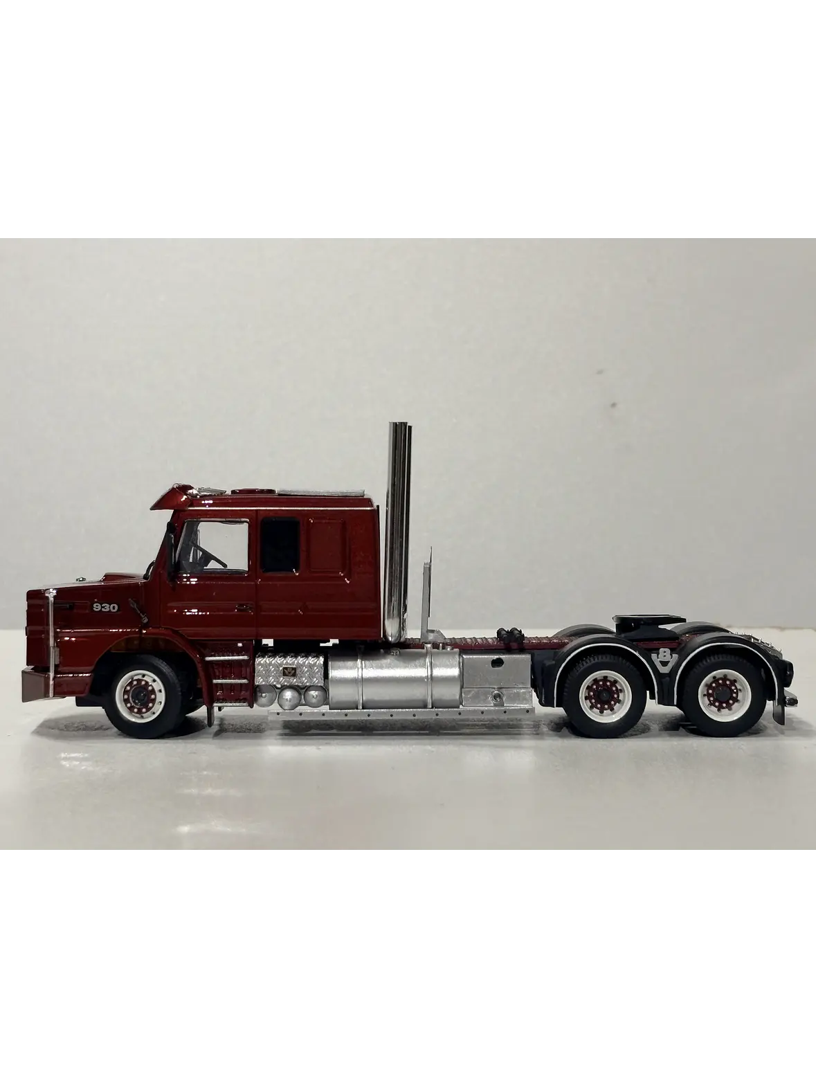 Scania 2 Series Torpedo Metallinkierratys V8 | Tekno 1:50 – Camión clásico europeo con doble cabina 4