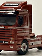 Scania 3 Series 143M Streamline 4x2 WSI Premium Line 1:50 burdeo – Clásico V8 europeo para coleccionistas en Chile - Miniatura 4