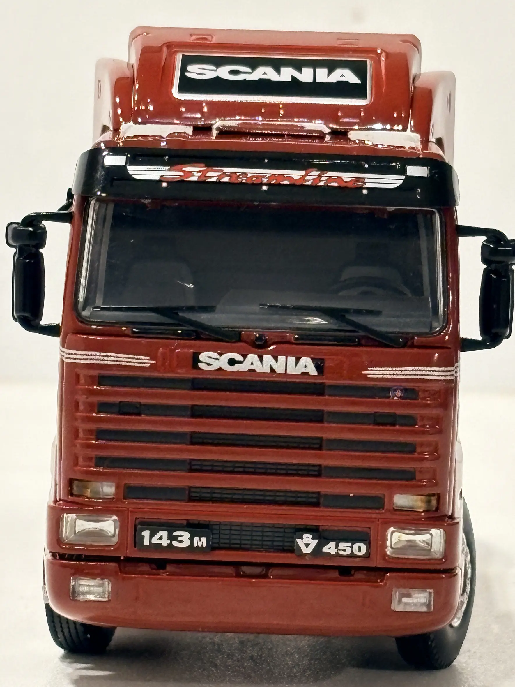 Scania 3 Series 143M Streamline 4x2 WSI Premium Line 1:50 burdeo – Clásico V8 europeo para coleccionistas en Chile 3