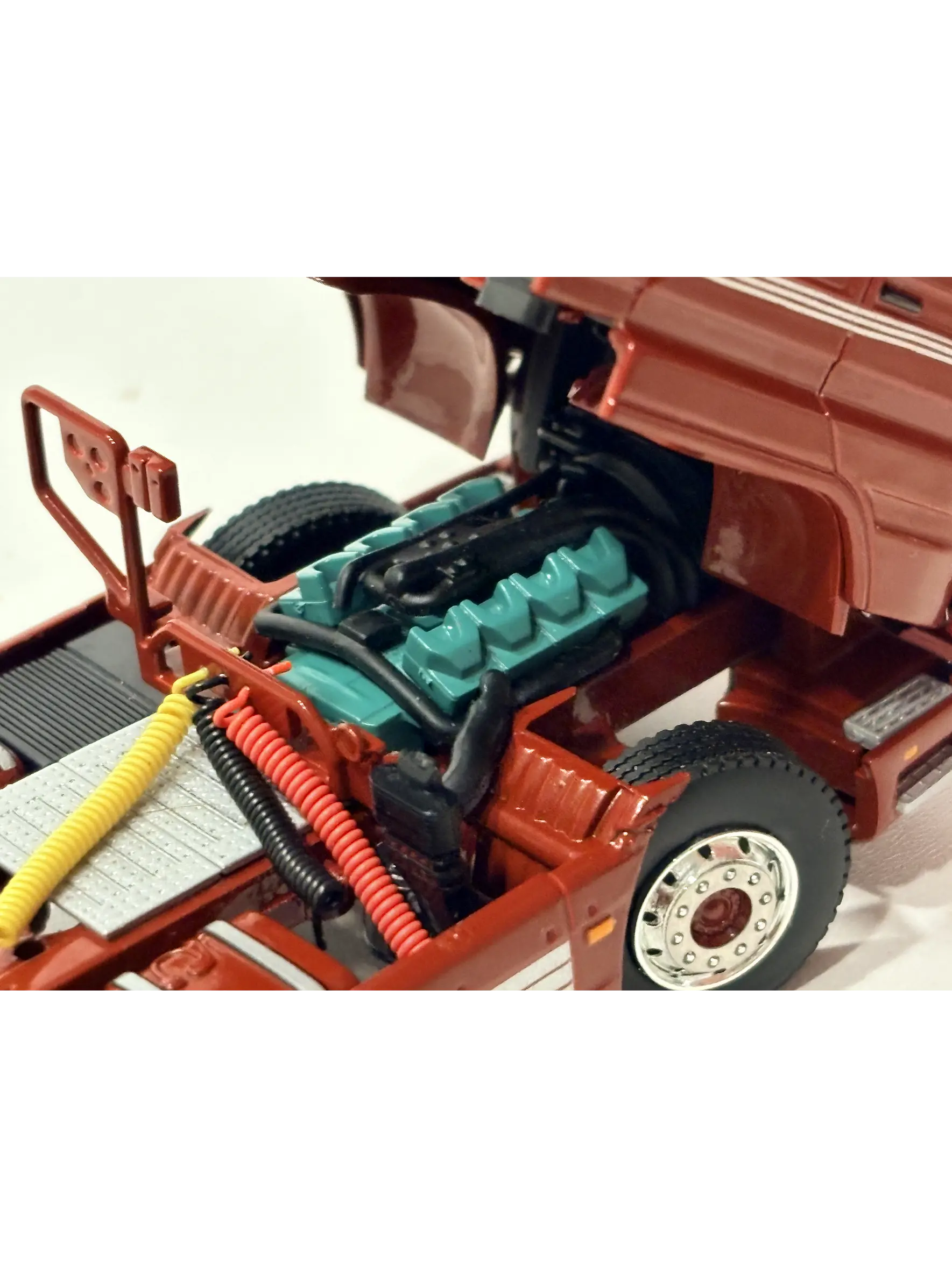 Scania 3 Series 143M Streamline 4x2 WSI Premium Line 1:50 burdeo – Clásico V8 europeo para coleccionistas en Chile 2
