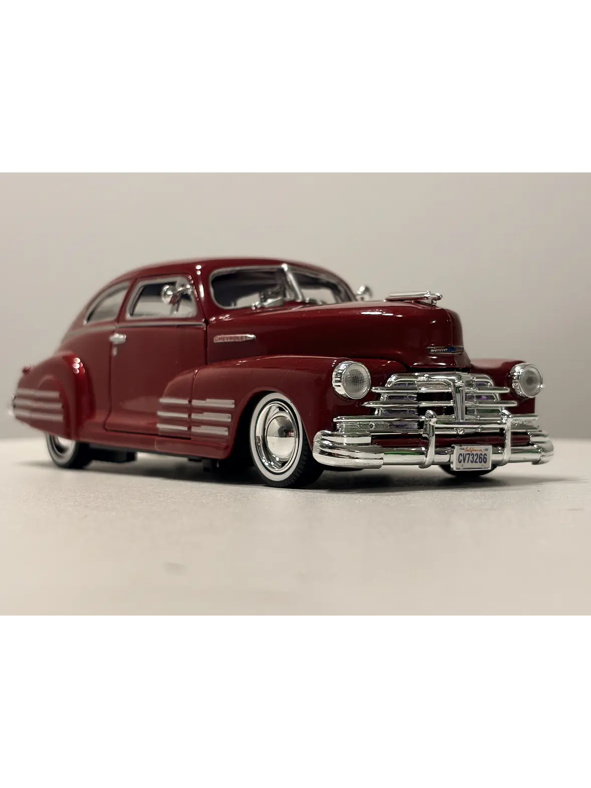 Motormax 1:24 Chevrolet Aerosedan Fleetline 1948  – Clásico americano de posguerra para coleccionistas exigentes 1