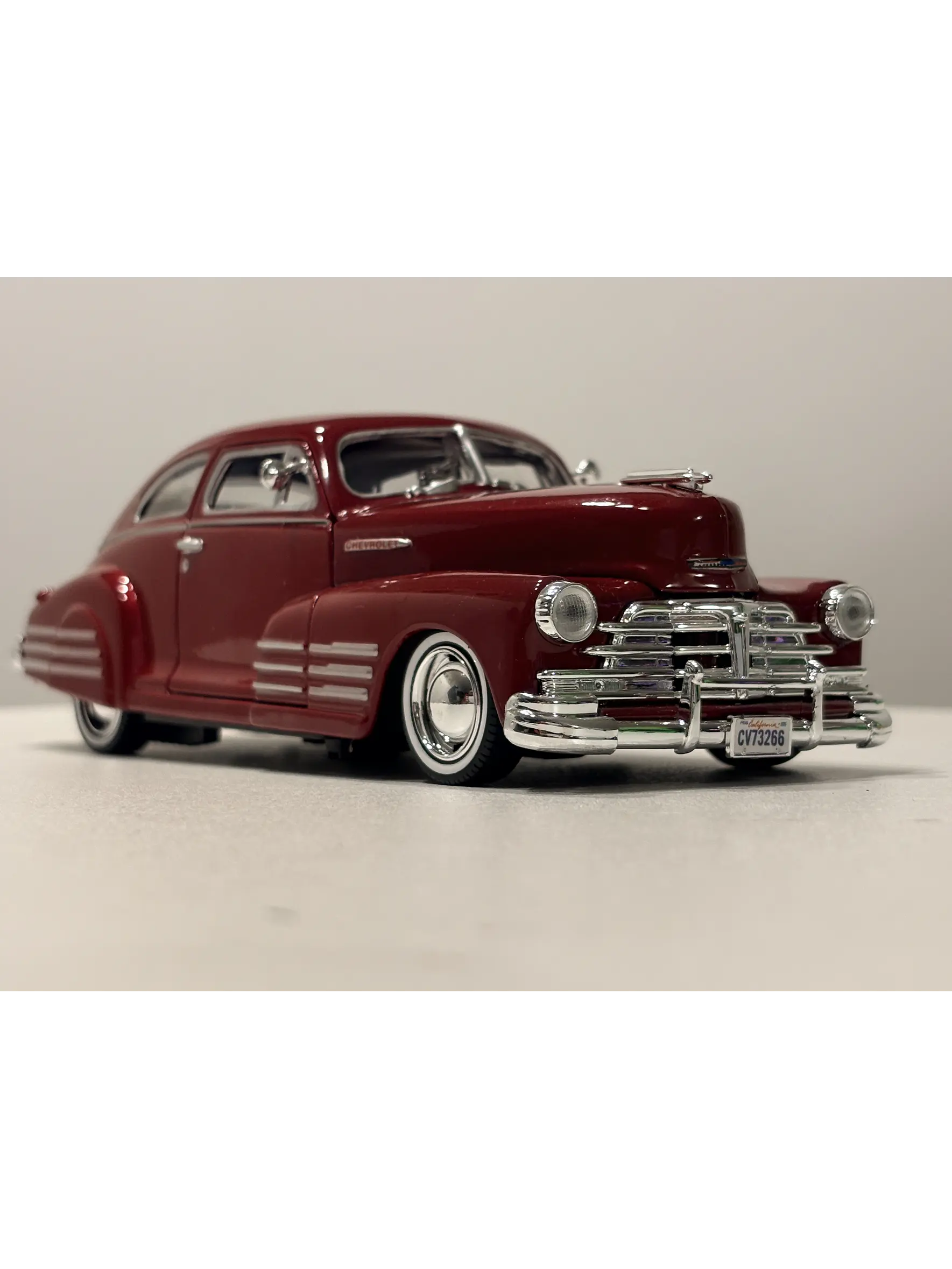 Motormax 1:24 Chevrolet Aerosedan Fleetline 1948  – Clásico americano de posguerra para coleccionistas exigentes 1