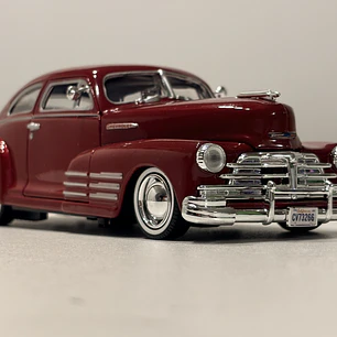 Motormax 1:24 Chevrolet Aerosedan Fleetline 1948  – Clásico americano de posguerra para coleccionistas exigentes