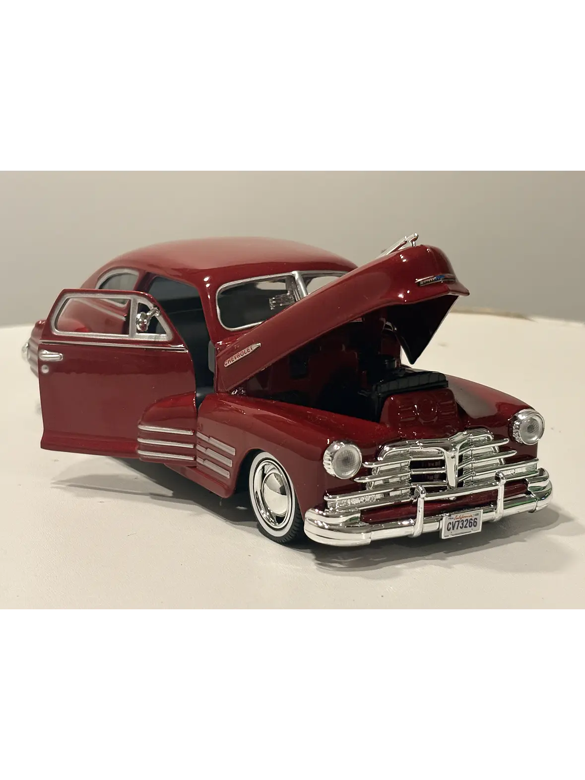 Motormax 1:24 Chevrolet Aerosedan Fleetline 1948  – Clásico americano de posguerra para coleccionistas exigentes 2