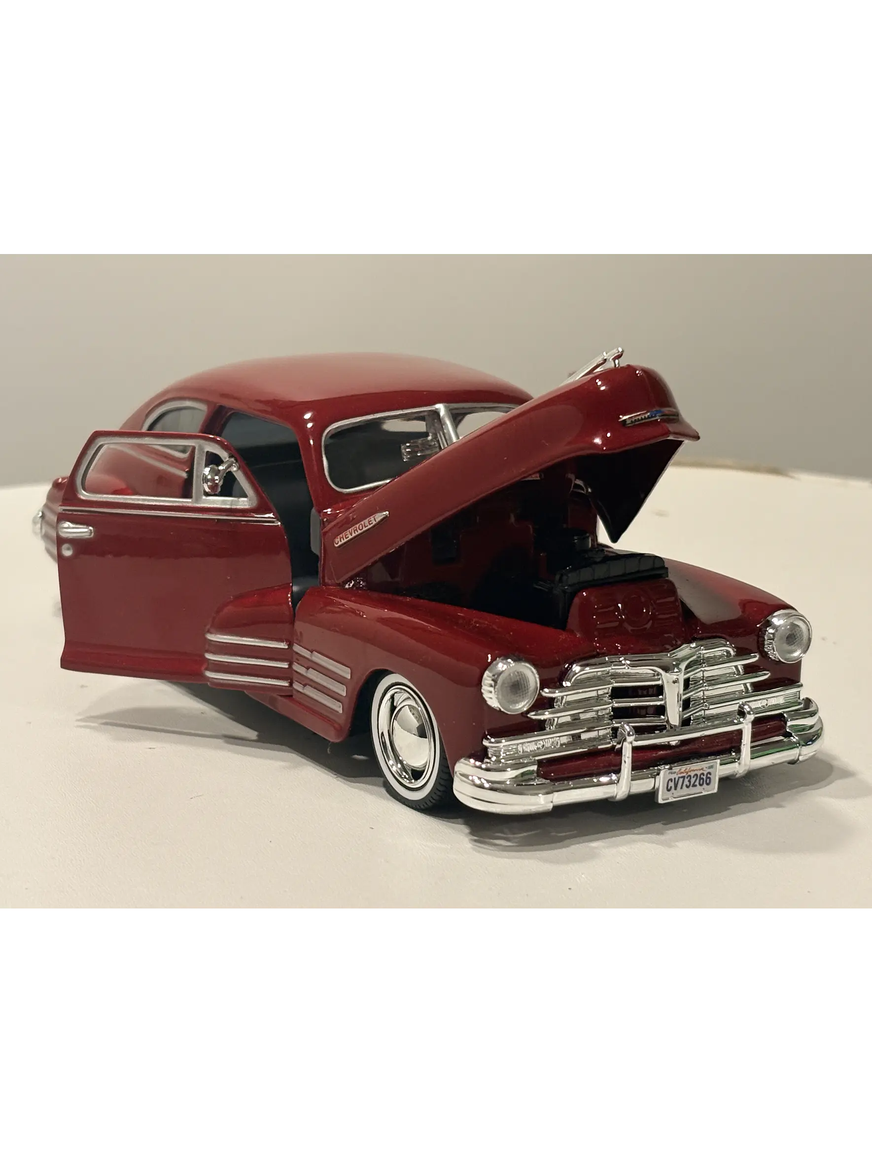 Motormax 1:24 Chevrolet Aerosedan Fleetline 1948  – Clásico americano de posguerra para coleccionistas exigentes 2