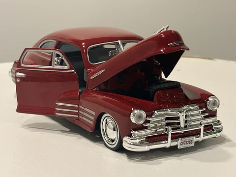 Motormax 1:24 Chevrolet Aerosedan Fleetline 1948  – Clásico americano de posguerra para coleccionistas exigentes