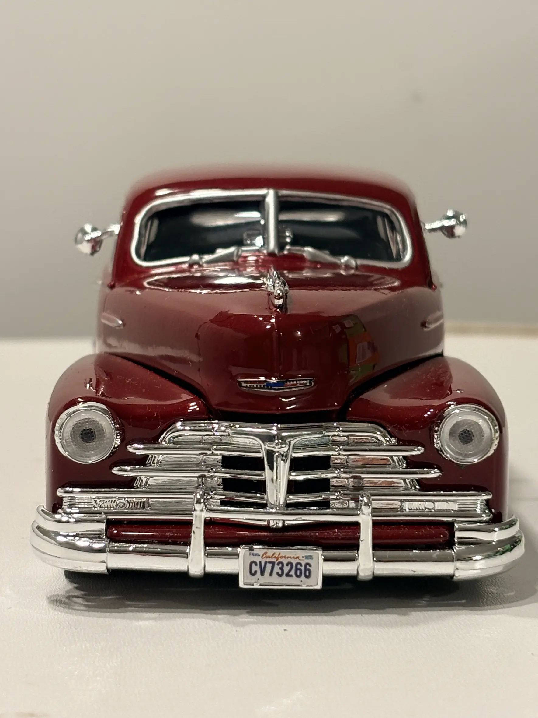 Motormax 1:24 Chevrolet Aerosedan Fleetline 1948  – Clásico americano de posguerra para coleccionistas exigentes 3