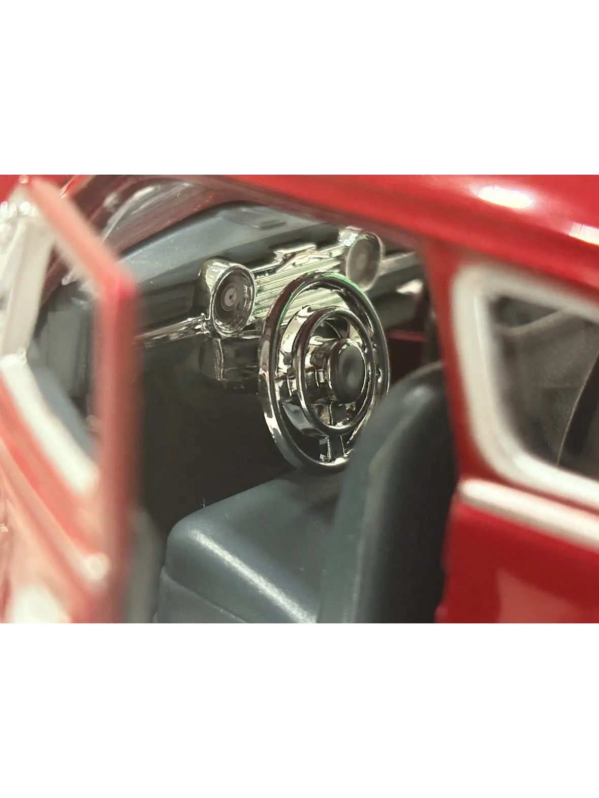 Motormax 1:24 Chevrolet Aerosedan Fleetline 1948  – Clásico americano de posguerra para coleccionistas exigentes 5