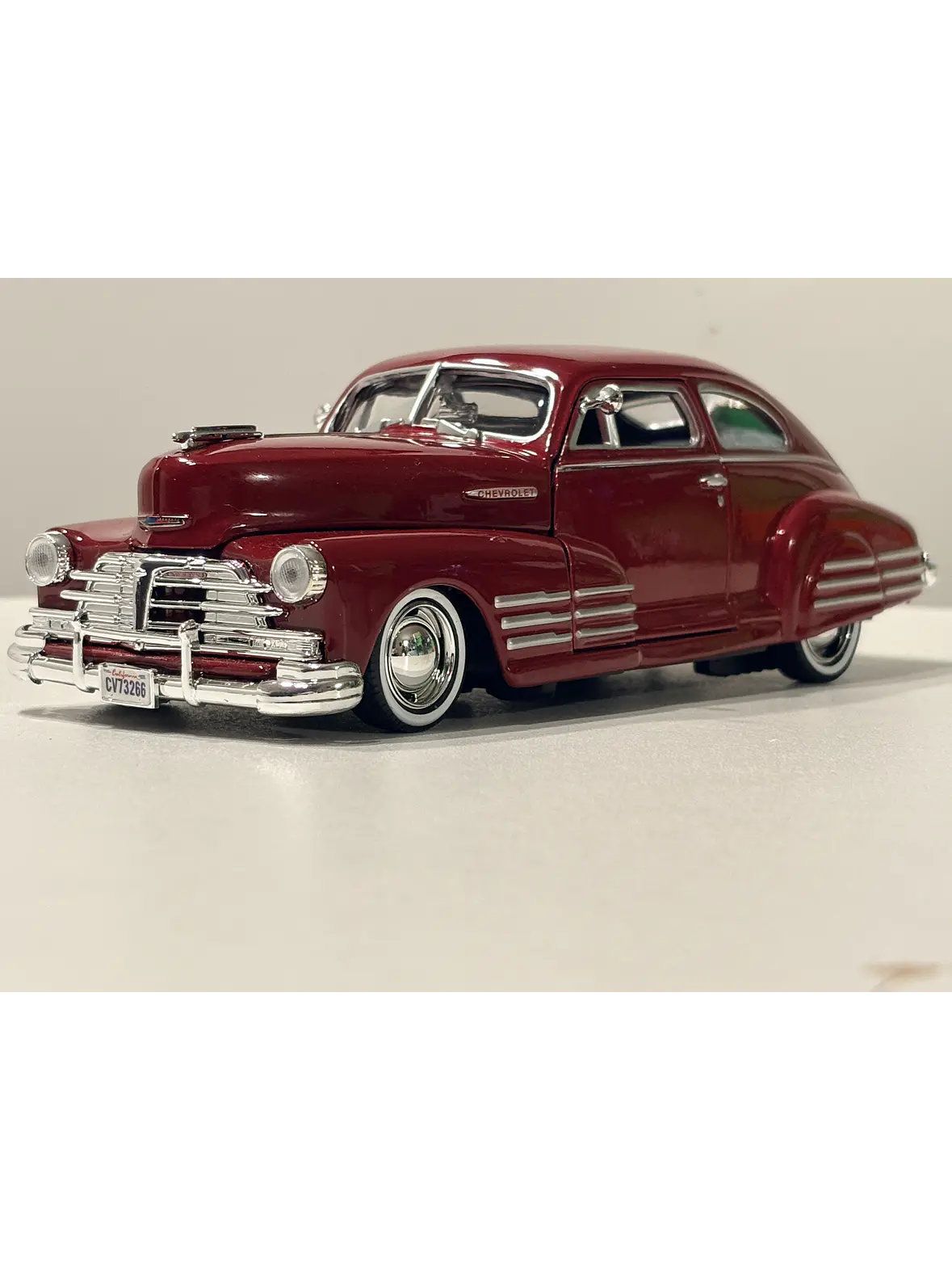 Motormax 1:24 Chevrolet Aerosedan Fleetline 1948  – Clásico americano de posguerra para coleccionistas exigentes 6