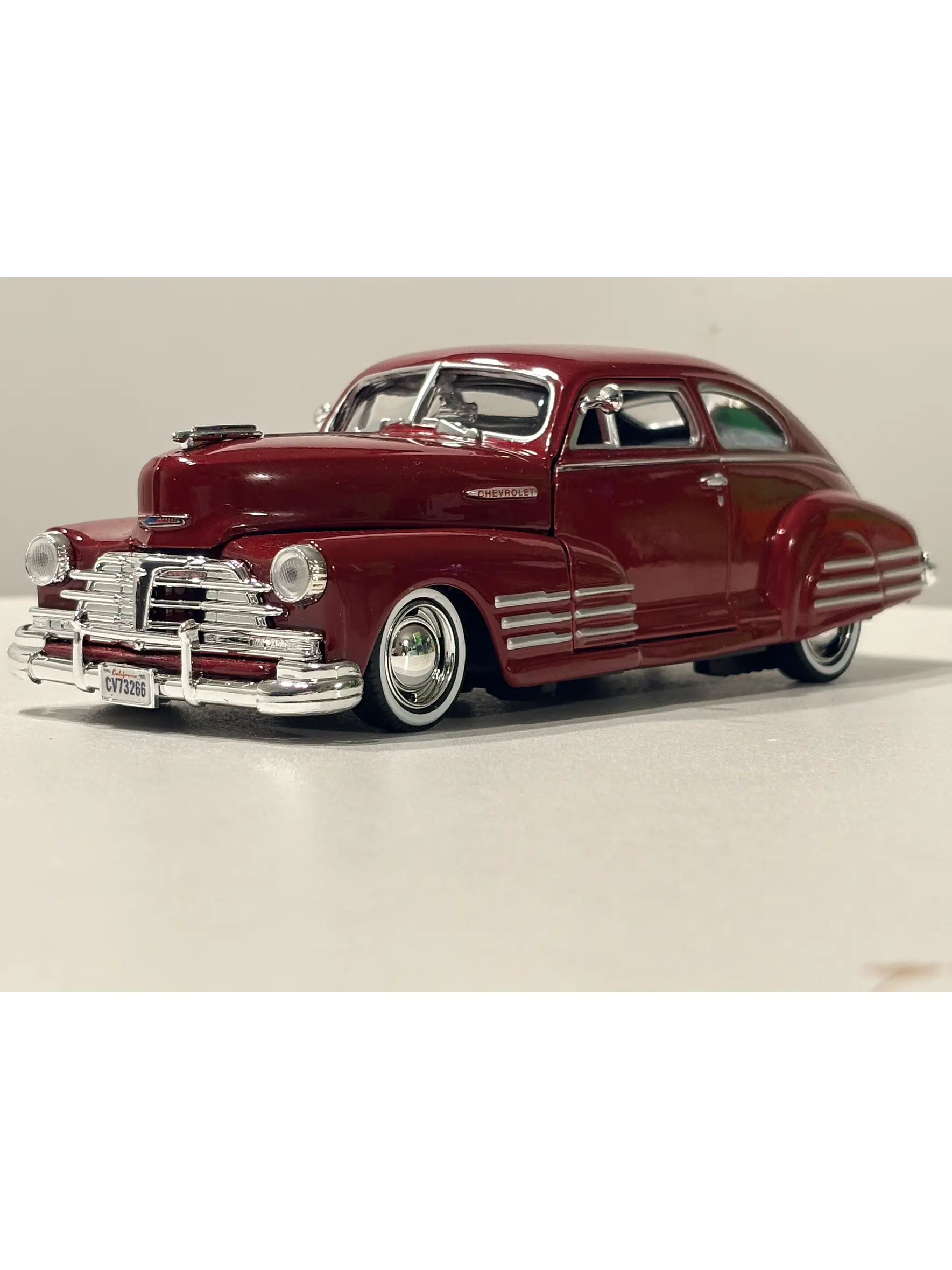 Motormax 1:24 Chevrolet Aerosedan Fleetline 1948  – Clásico americano de posguerra para coleccionistas exigentes 6
