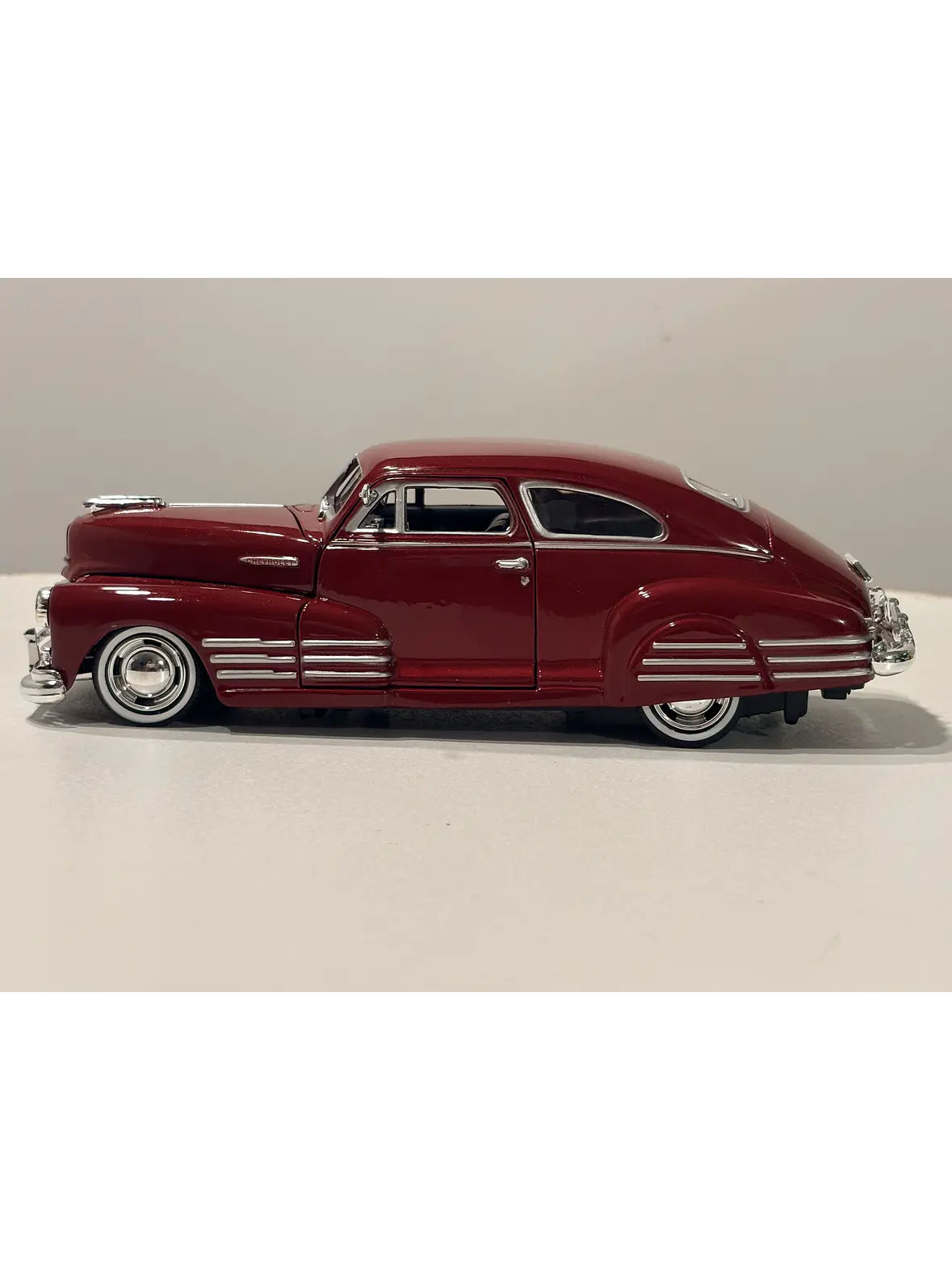 Motormax 1:24 Chevrolet Aerosedan Fleetline 1948  – Clásico americano de posguerra para coleccionistas exigentes 7