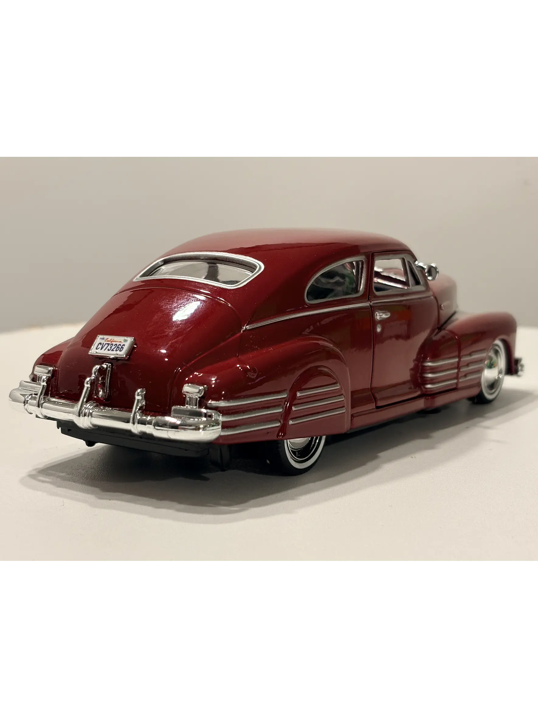 Motormax 1:24 Chevrolet Aerosedan Fleetline 1948  – Clásico americano de posguerra para coleccionistas exigentes 9