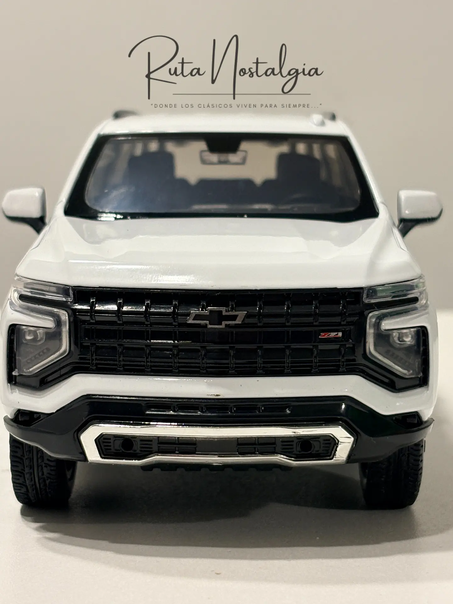 Camioneta Chevrolet Tahoe Z71 (2025) | Motormax 1:24 4
