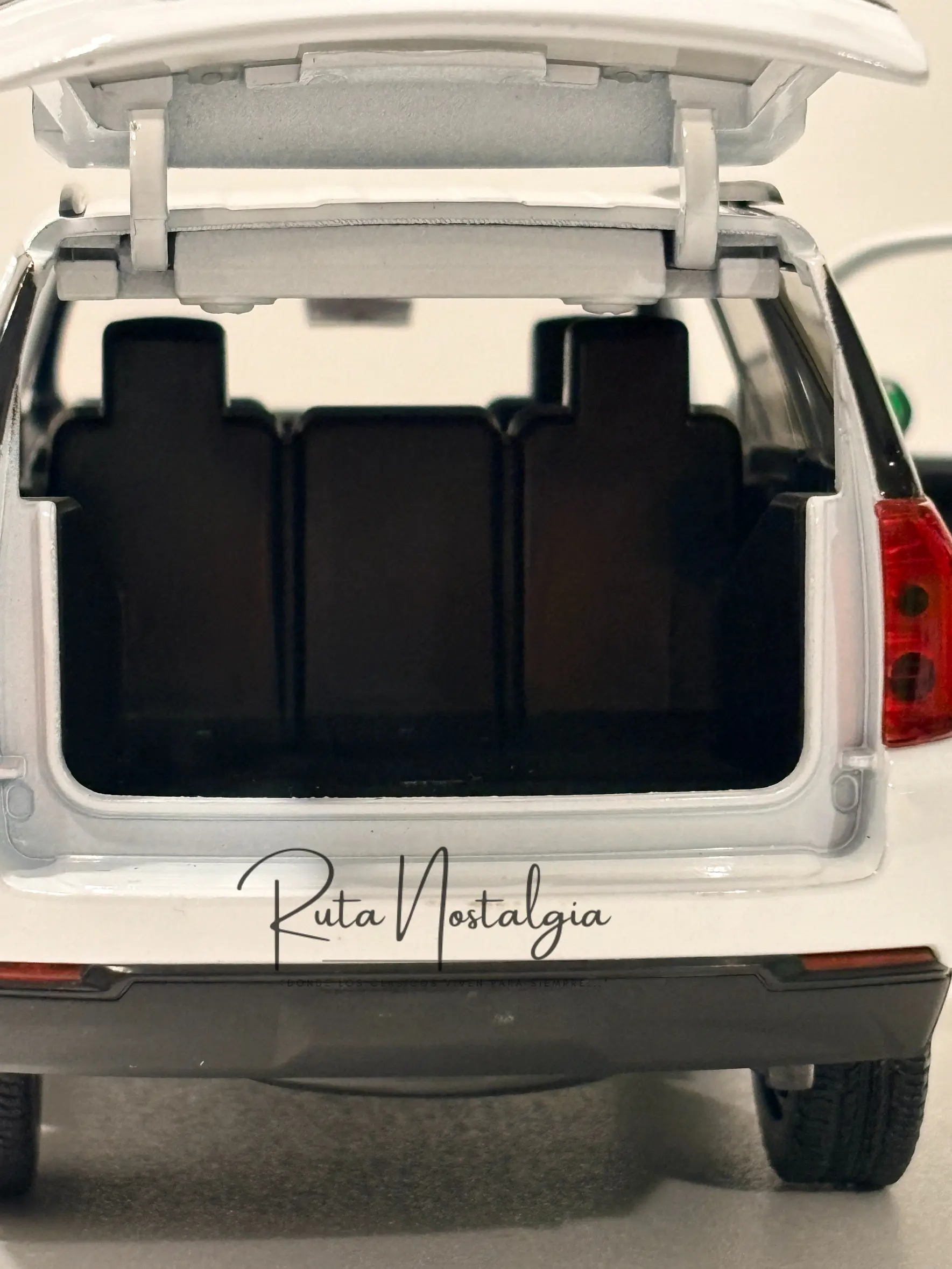 Auto / SUV Chevrolet Tahoe Z71 - 2025 | Motormax 1:24 7