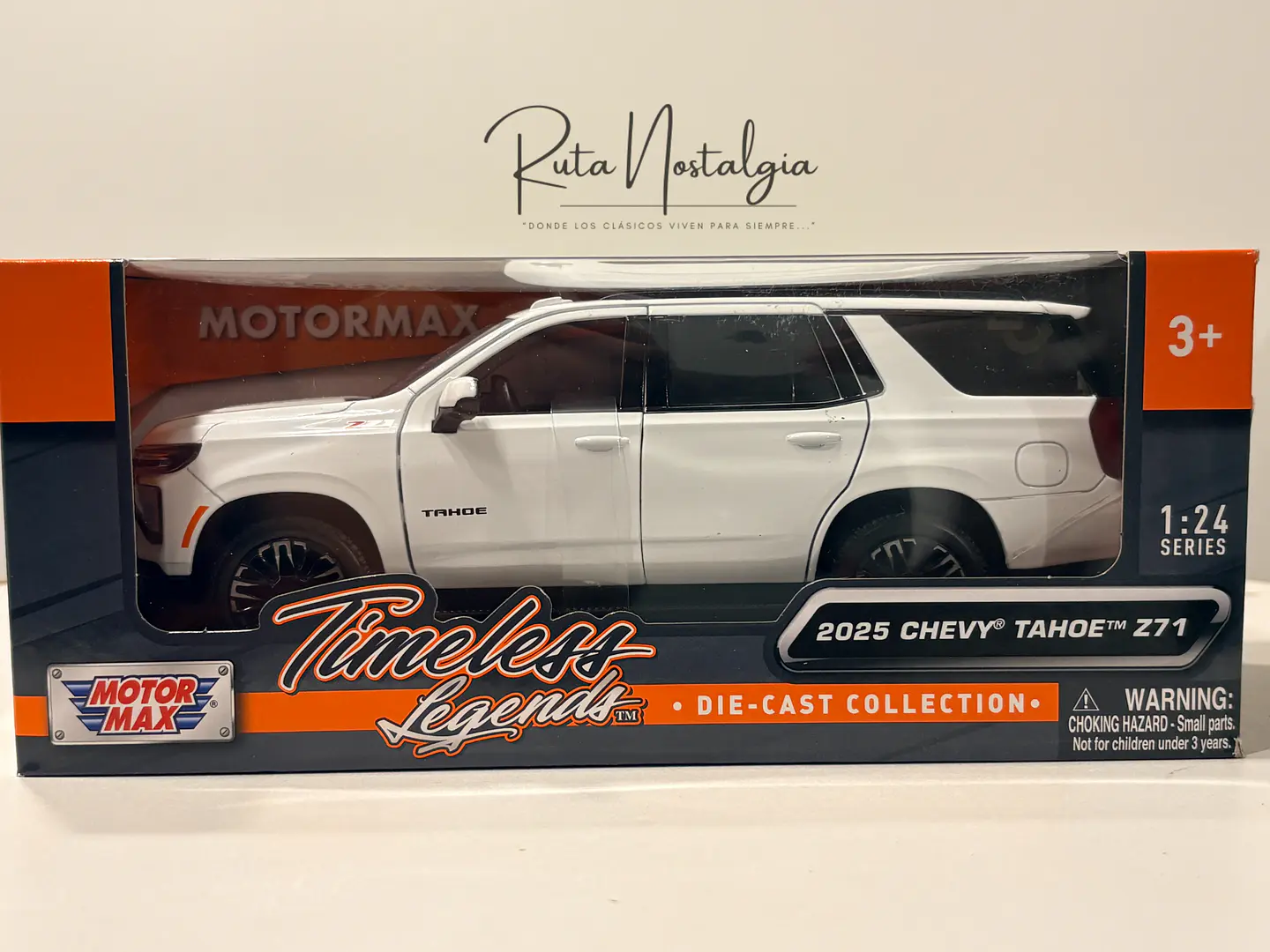 Camioneta Chevrolet Tahoe Z71 (2025) | Motormax 1:24 11