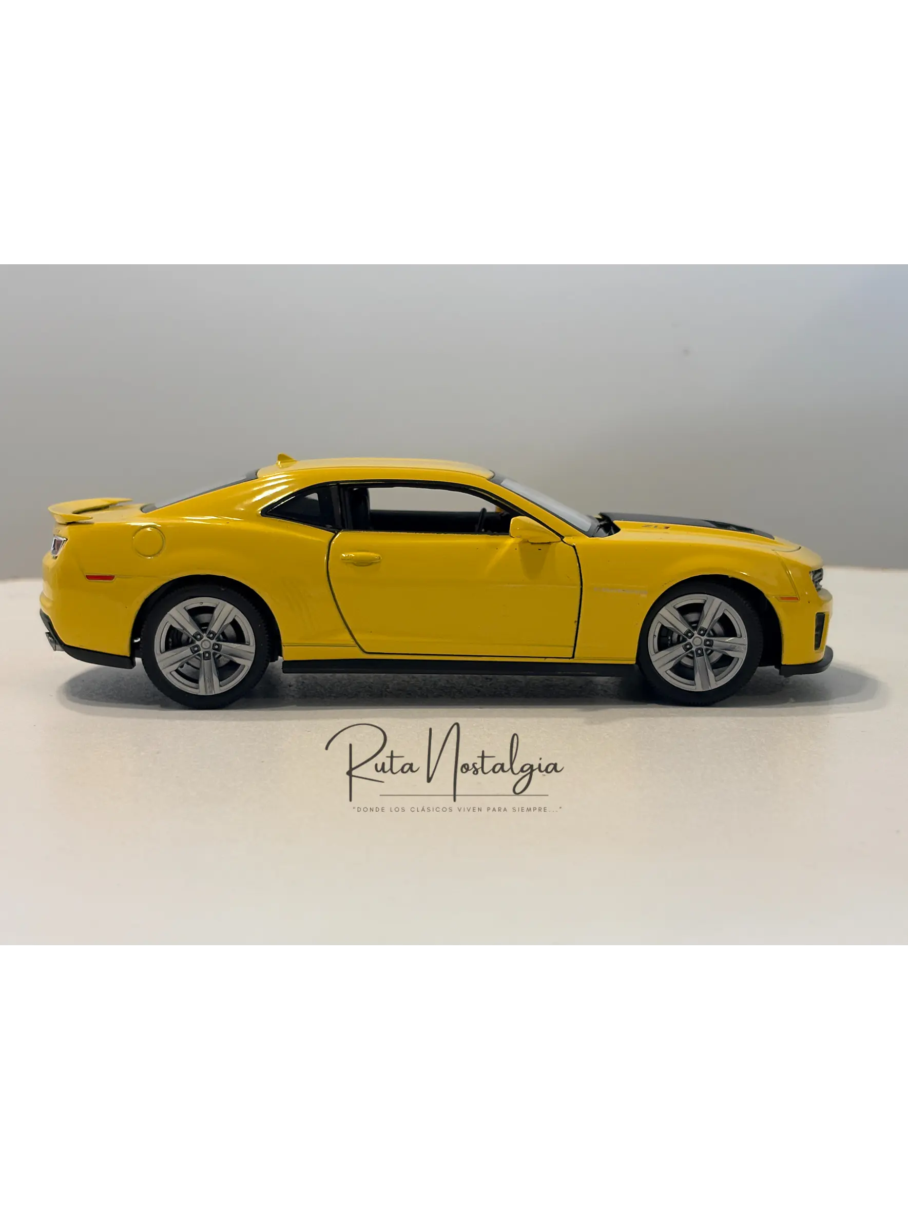 Chevrolet Camaro ZL1 - 2012  |  Welly  1:24 | Auto deportivo 9