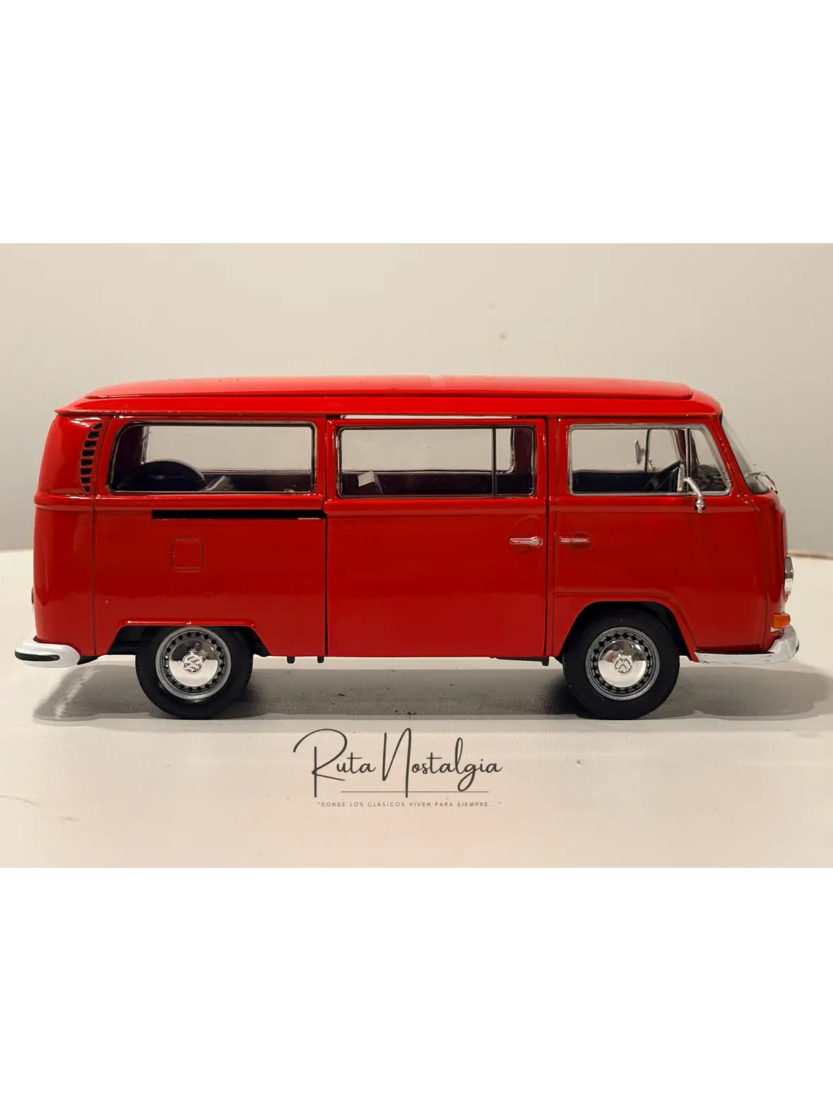 Furgón a escala Volkswagen Kombi T2 Bus 1972 | 1:24 Welly – Microbús nostálgico de colección 9