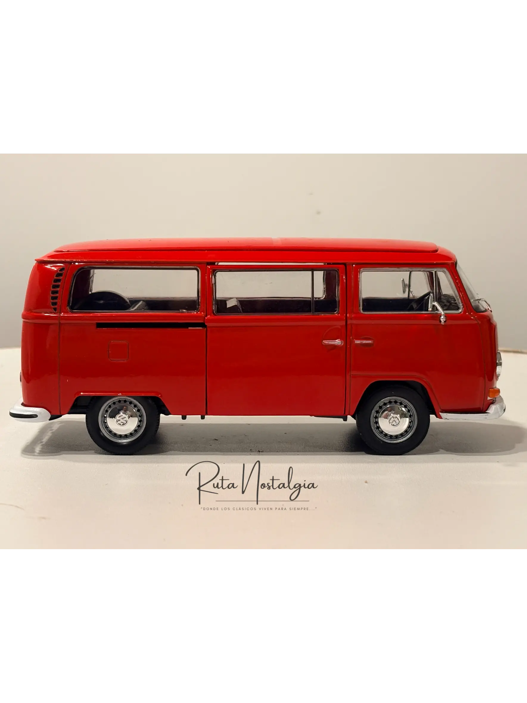 Furgón a escala Volkswagen Kombi T2 Bus 1972 | 1:24 Welly – Microbús nostálgico de colección 9