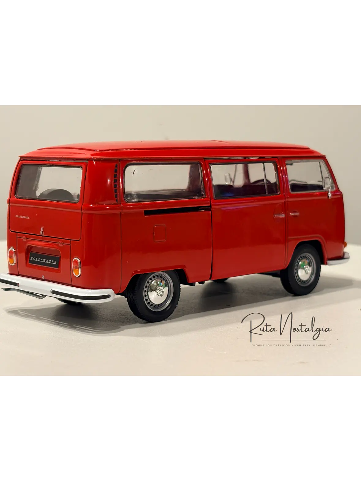 Furgón a escala Volkswagen Kombi T2 Bus 1972 | 1:24 Welly – Microbús nostálgico de colección 8