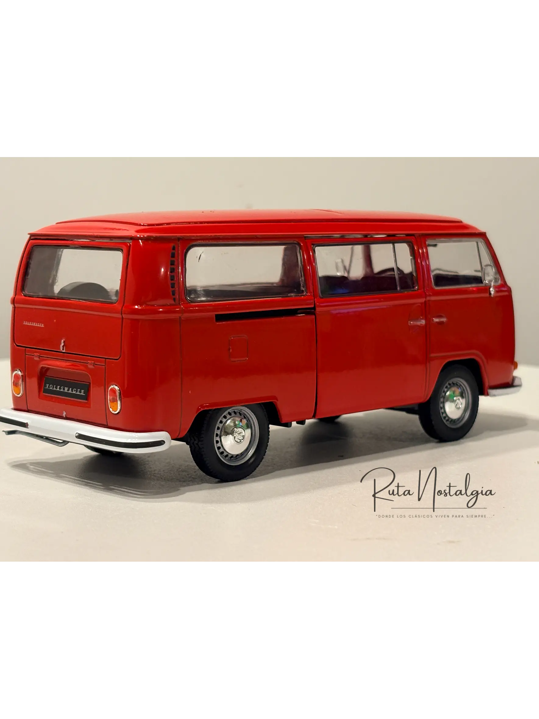 Furgón a escala Volkswagen Kombi T2 Bus 1972 | 1:24 Welly – Microbús nostálgico de colección 8