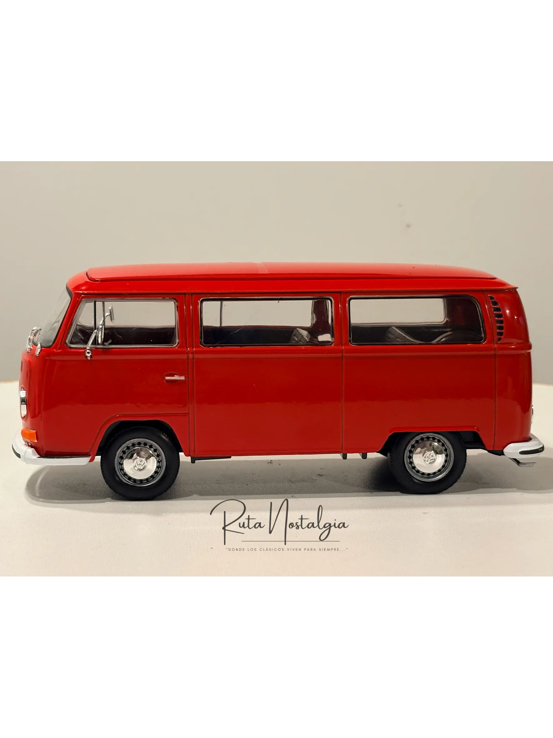 Furgón a escala Volkswagen Kombi T2 Bus 1972 | 1:24 Welly – Microbús nostálgico de colección 6