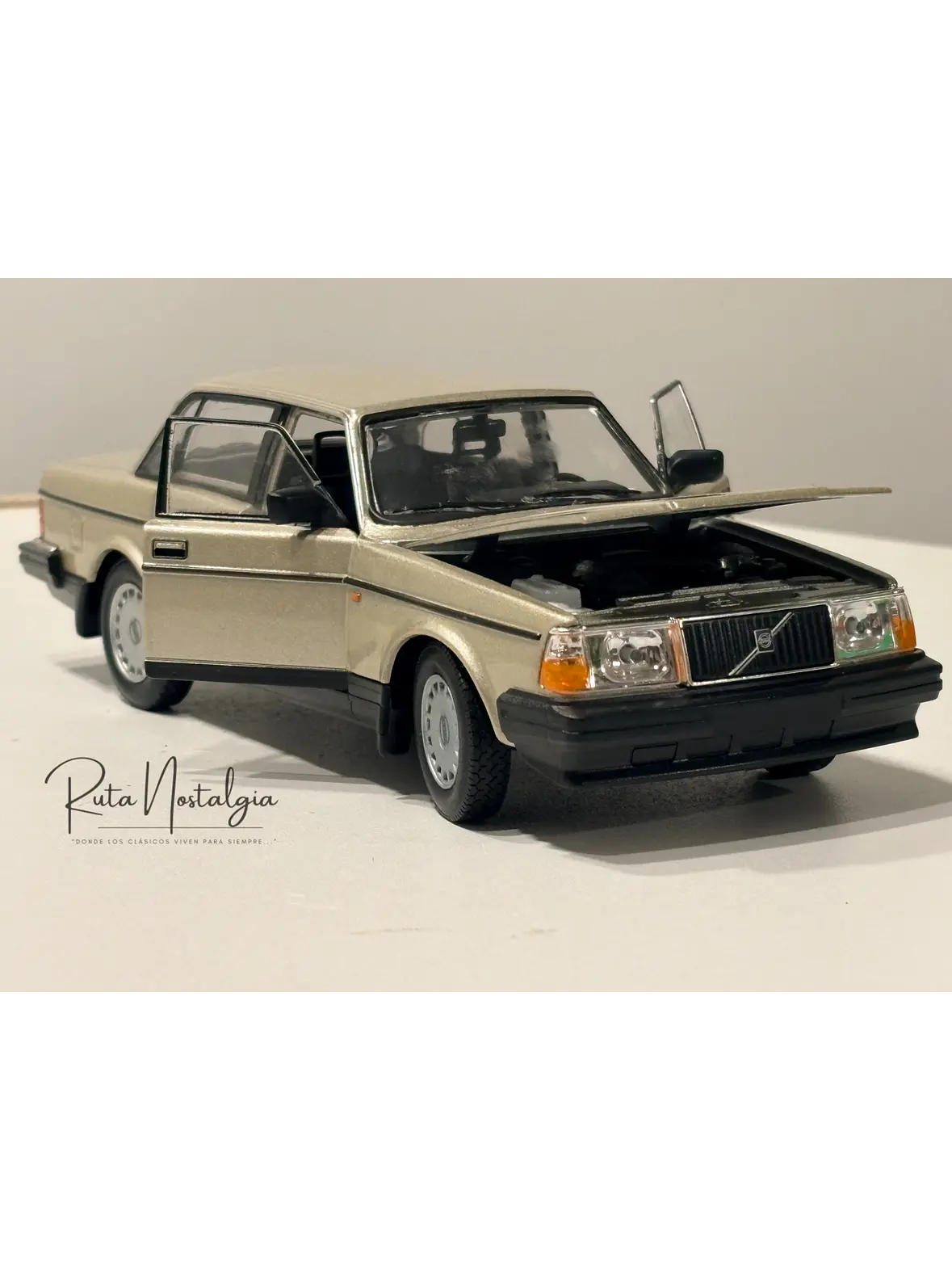 Volvo 240 GL | Welly 1:24 | Auto antiguo de colección 1