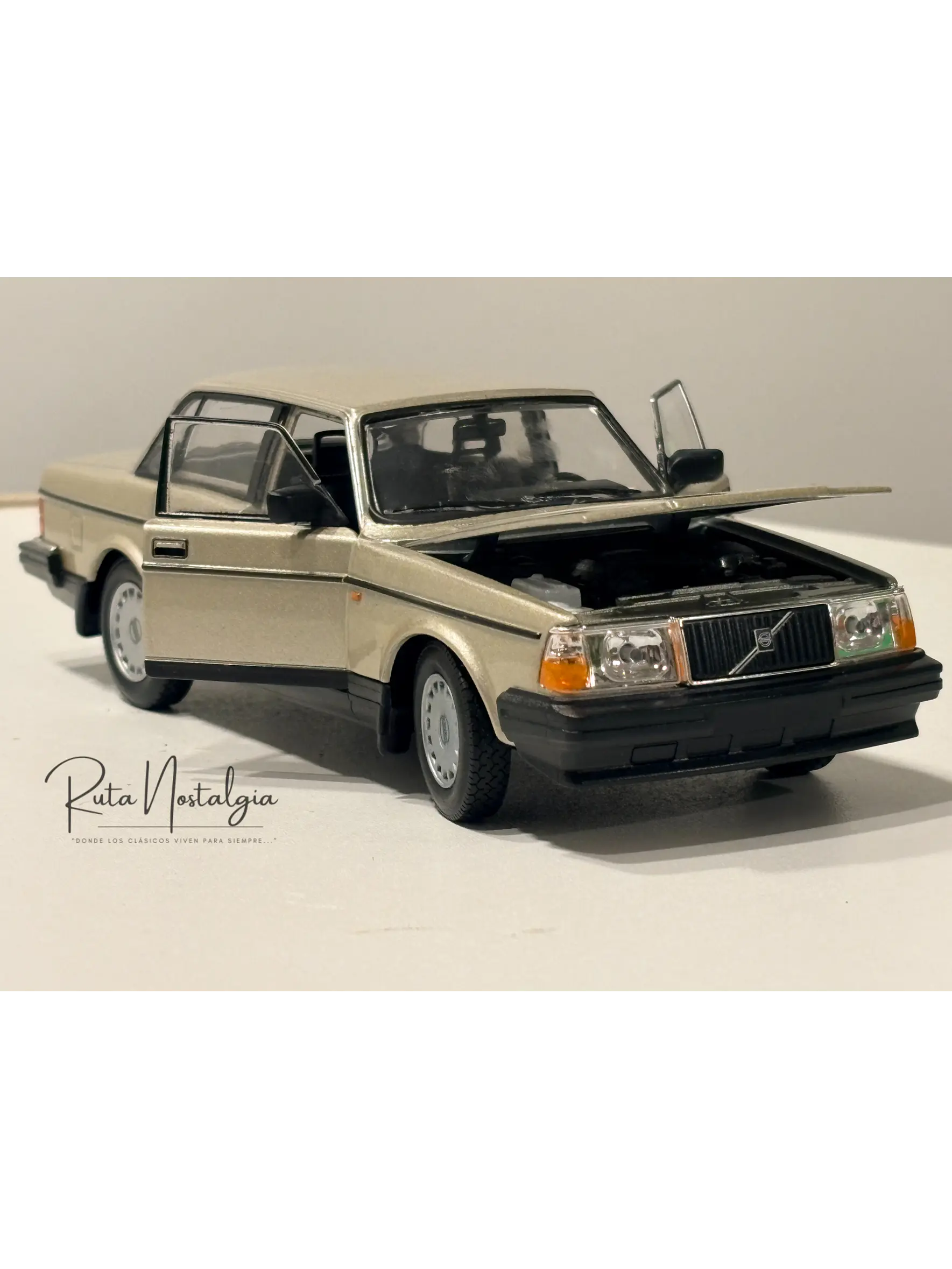 Volvo 240 GL | Welly 1:24 | Auto antiguo de colección 1