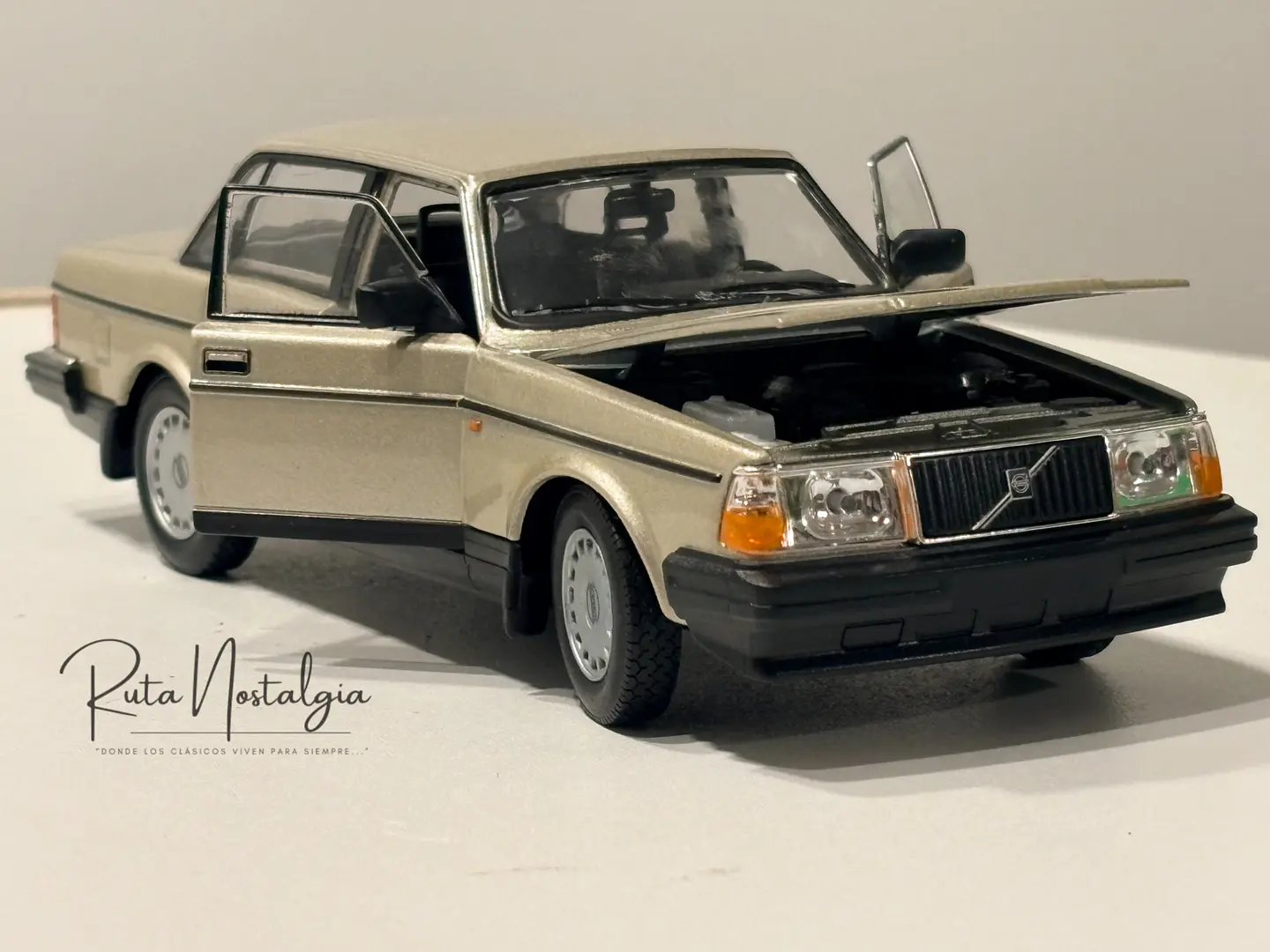 Auto Volvo 240 GL Welly NEX 1:24 Coleccionable 1
