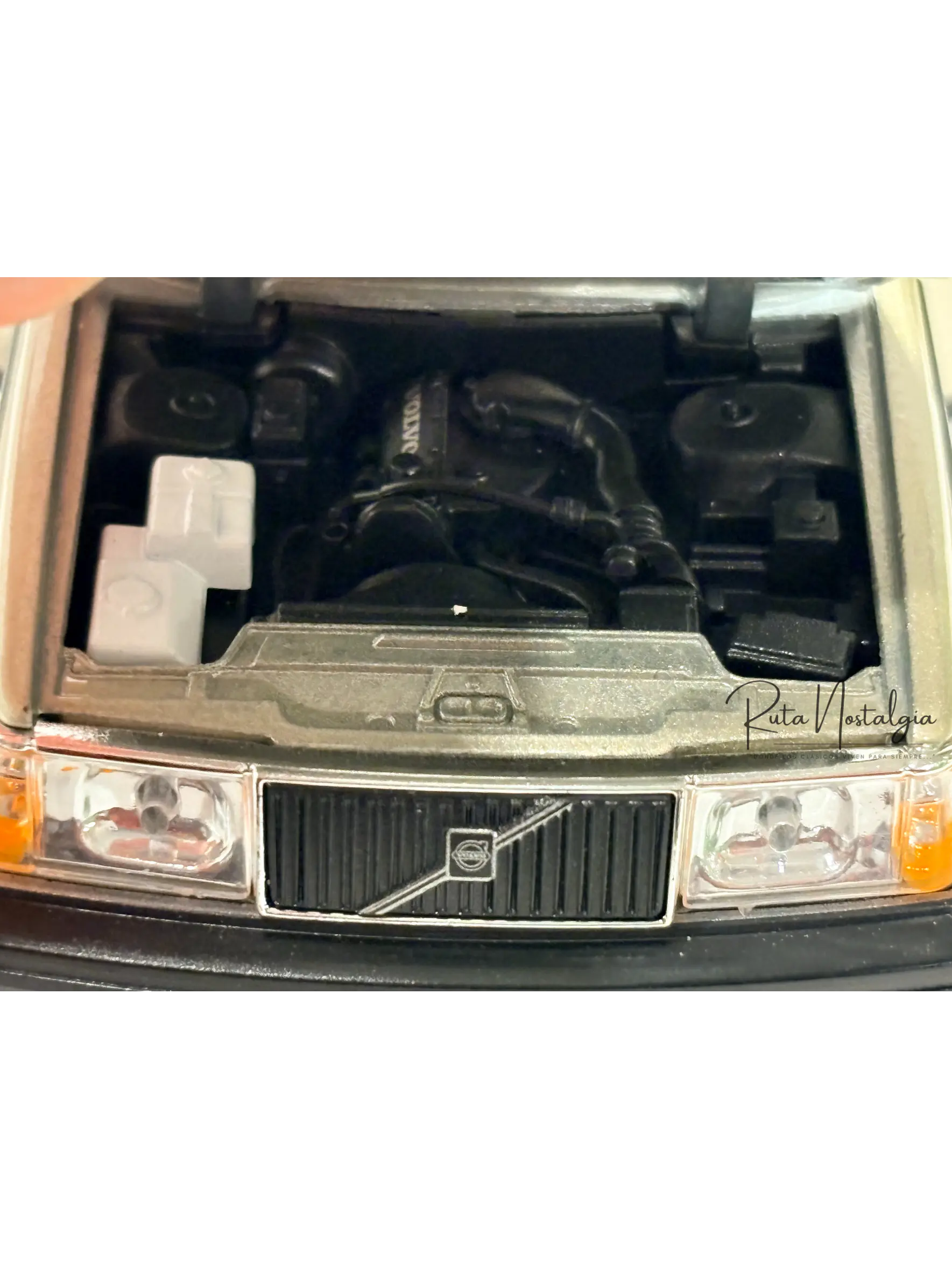 Volvo 240 GL | Welly 1:24 | Auto antiguo de colección 3