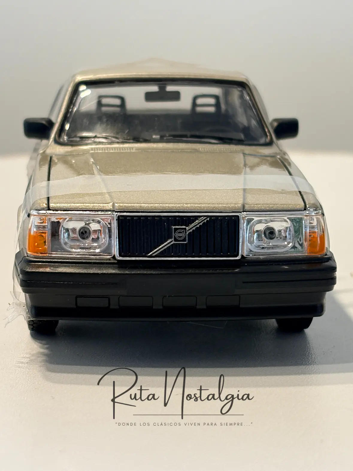 Volvo 240 GL | Welly 1:24 | Auto antiguo de colección 4