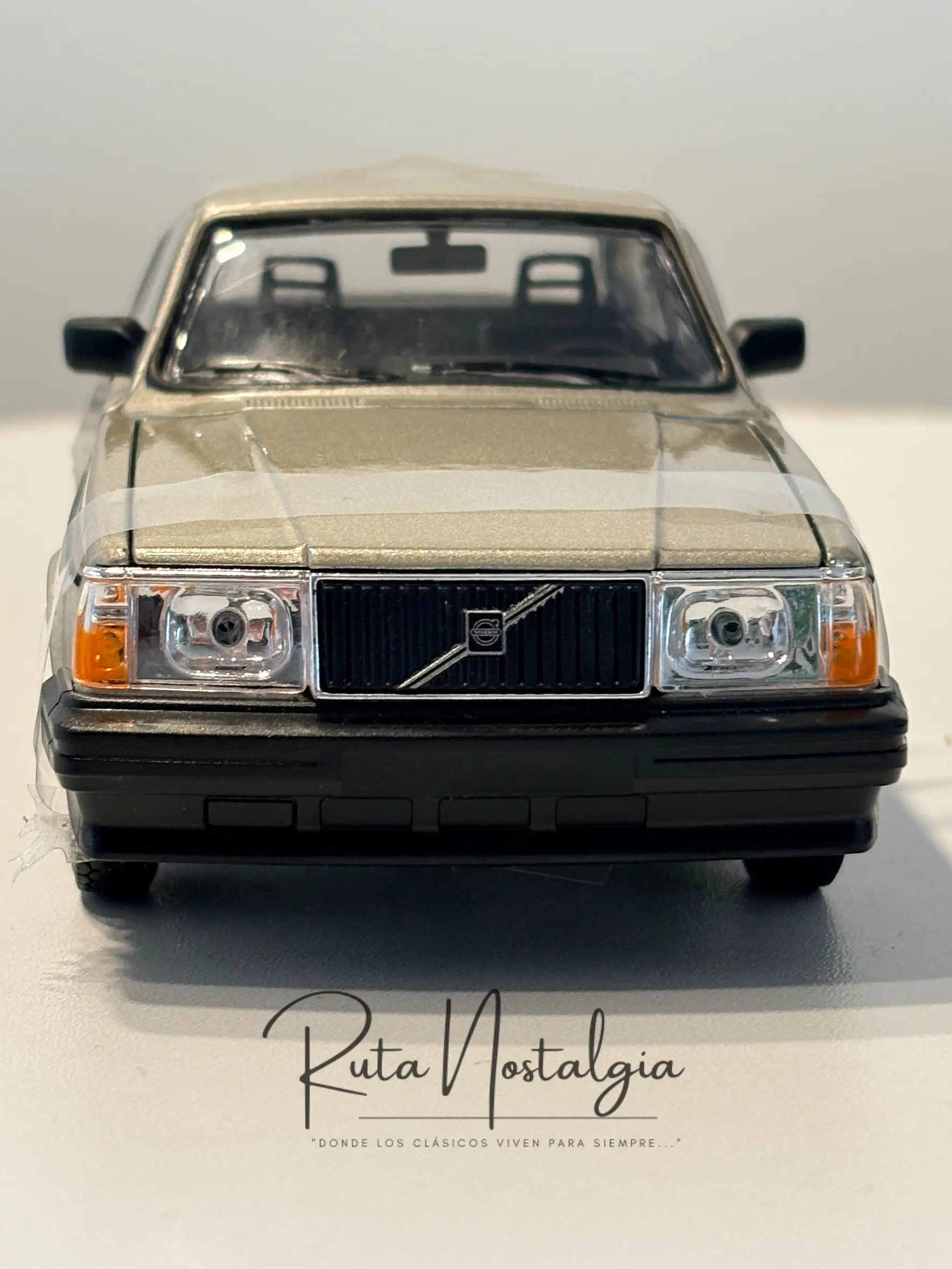 Volvo 240 GL | Welly 1:24 | Auto antiguo de colección 4