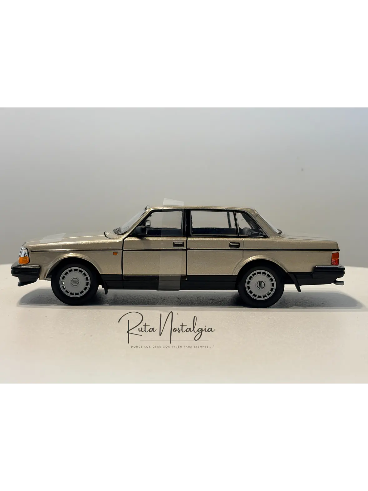 Volvo 240 GL | Welly 1:24 | Auto antiguo de colección 6