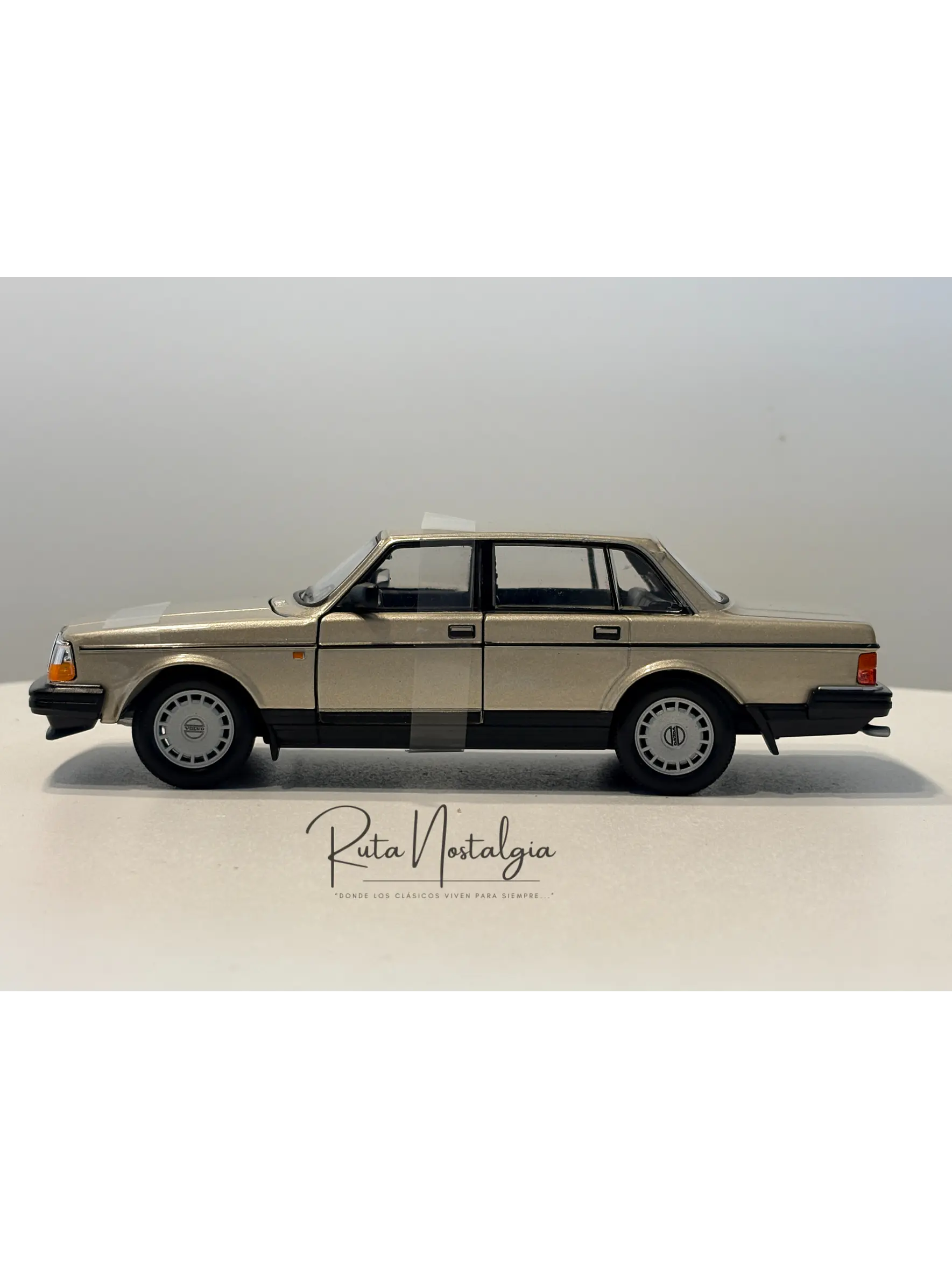 Volvo 240 GL | Welly 1:24 | Auto antiguo de colección 6