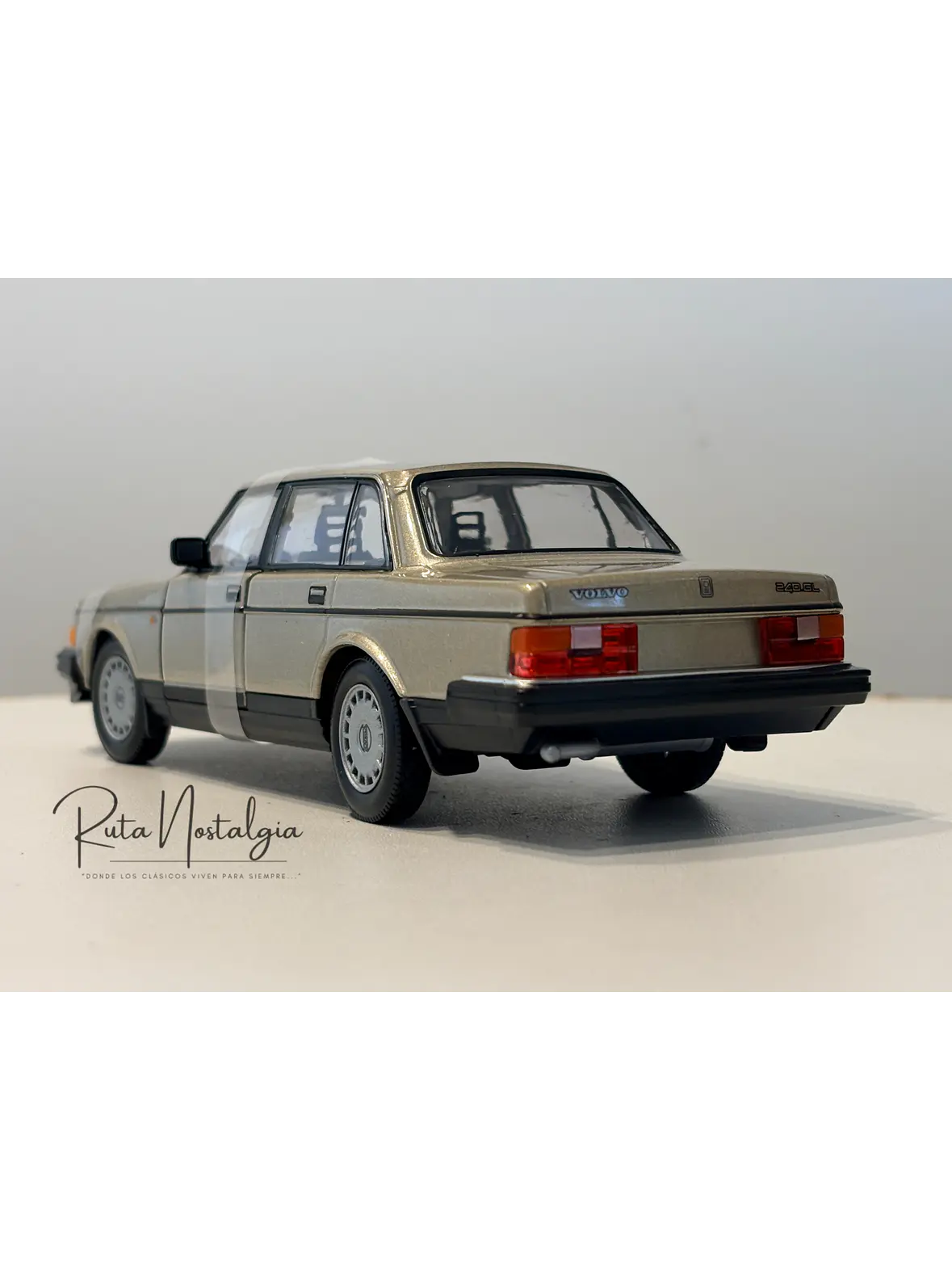 Volvo 240 GL | Welly 1:24 | Auto antiguo de colección 7