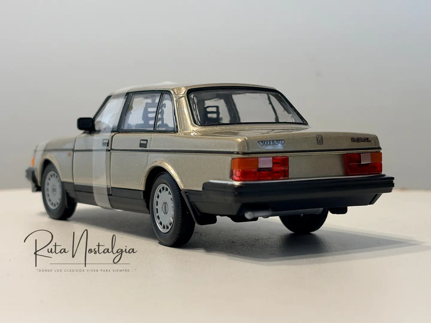 Auto Volvo 240 GL Welly NEX 1:24 Coleccionable 7