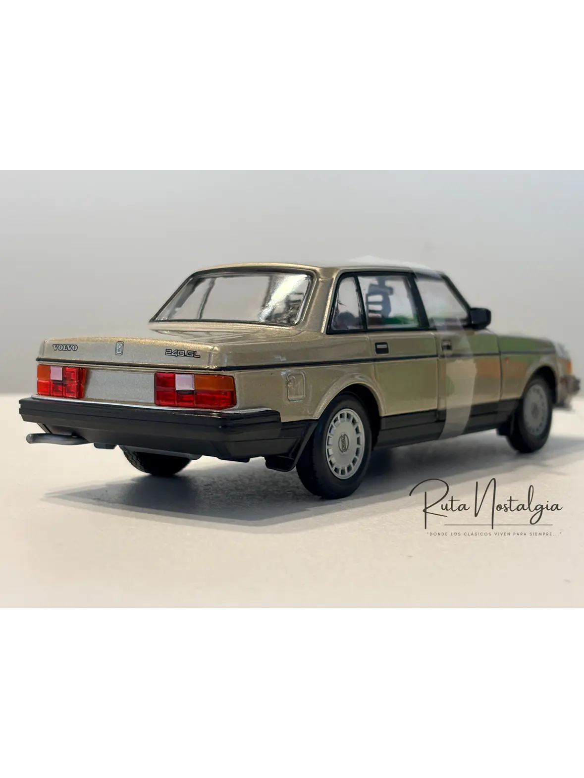 Volvo 240 GL | Welly 1:24 | Auto antiguo de colección 8
