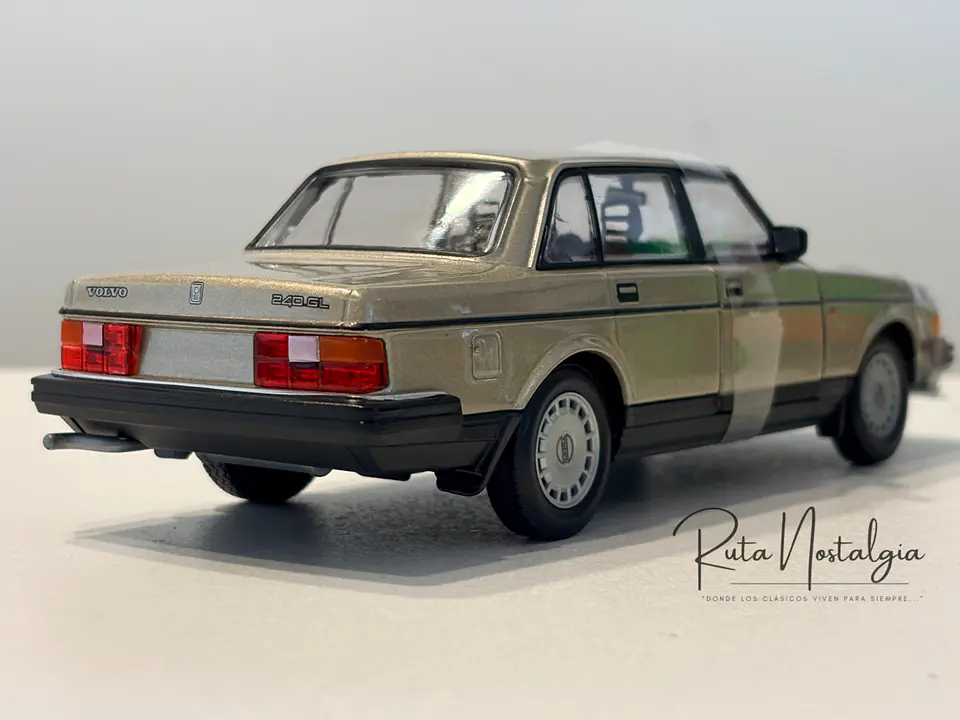 Auto Volvo 240 GL Welly NEX 1:24 Coleccionable 8