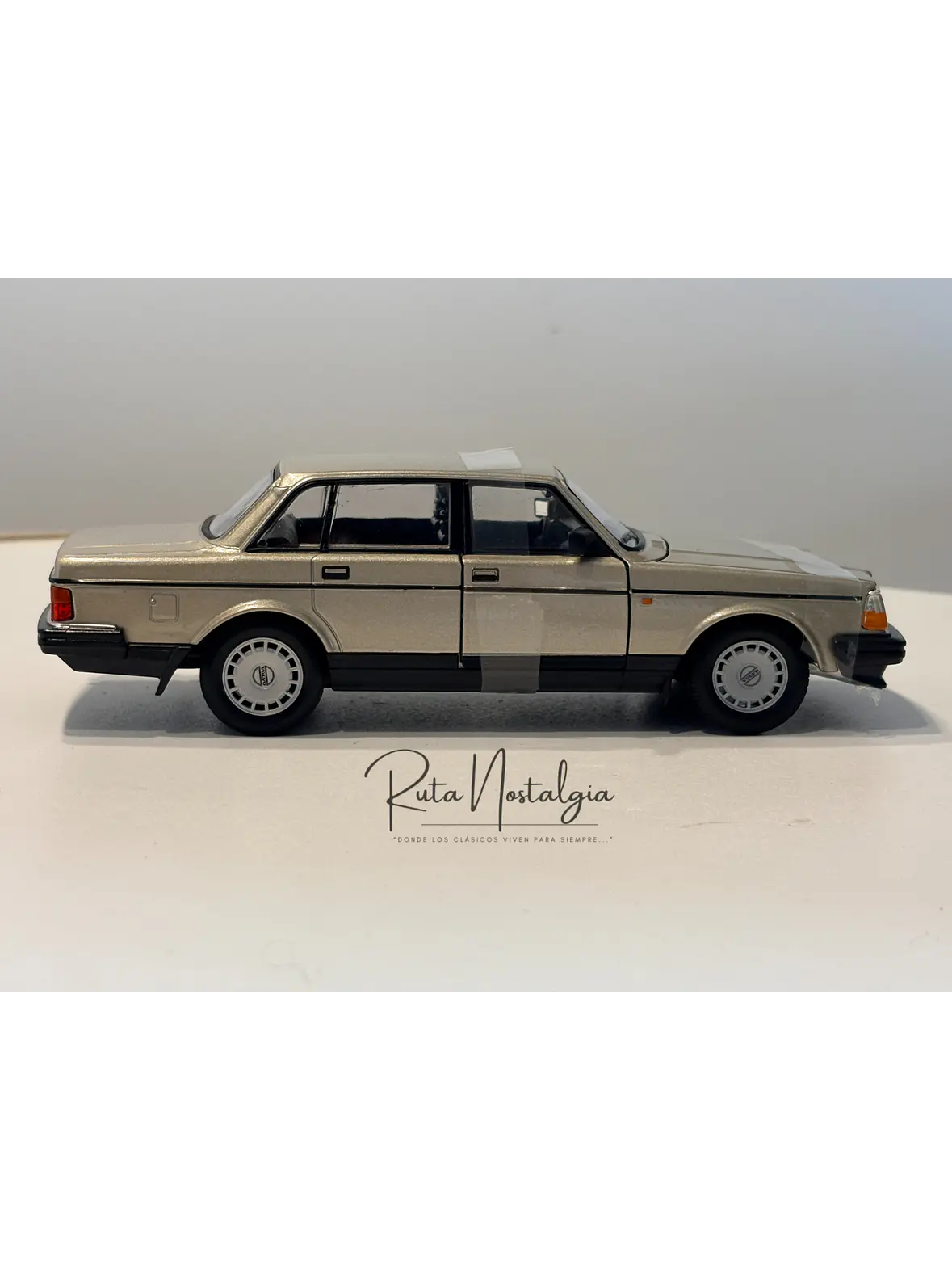 Volvo 240 GL | Welly 1:24 | Auto antiguo de colección 9