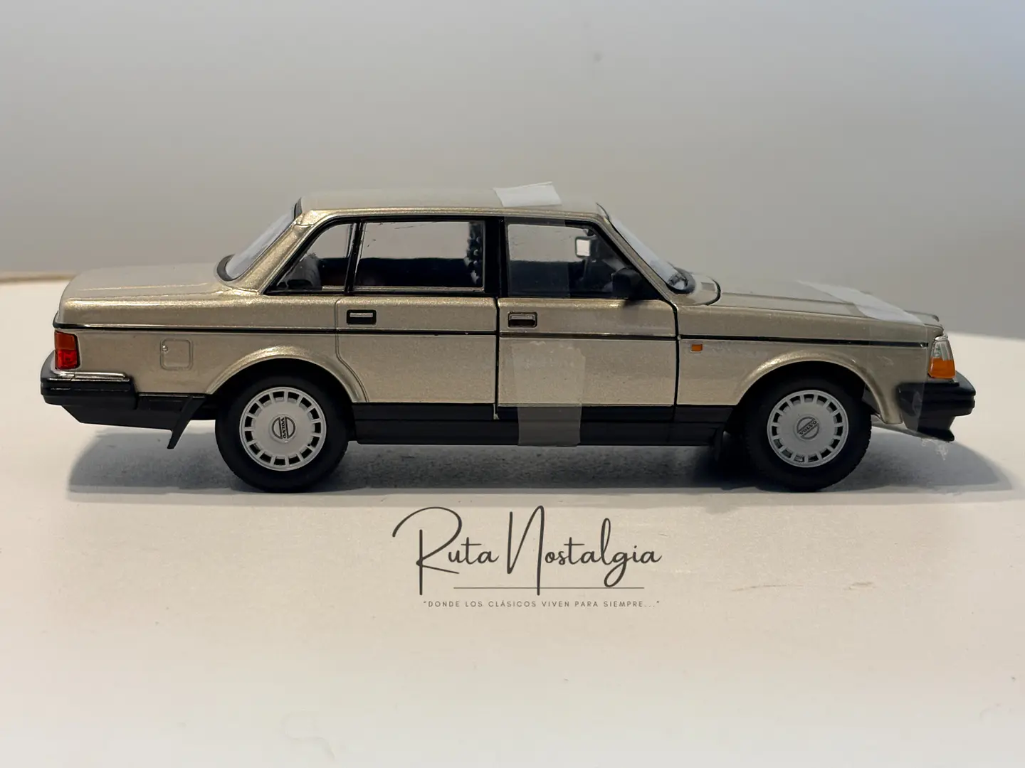 Auto Volvo 240 GL Welly NEX 1:24 Coleccionable 9