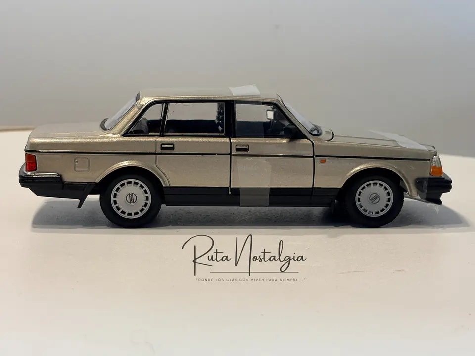 Auto Volvo 240 GL Welly NEX 1:24 Coleccionable 9