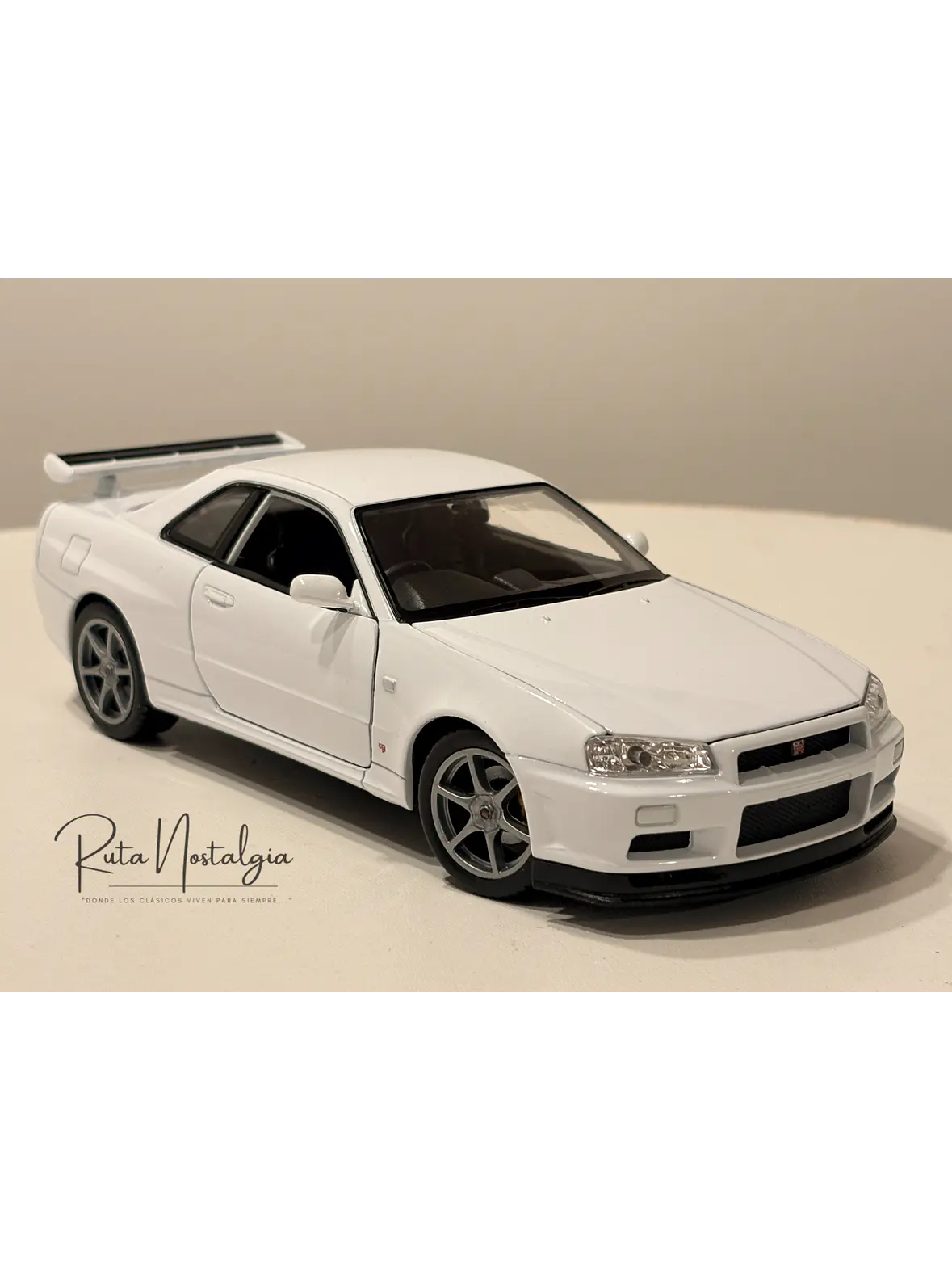 Nissan Skyline GT-R (R34) — Welly NEX Models 1:24 | JDM Legend de colección 10