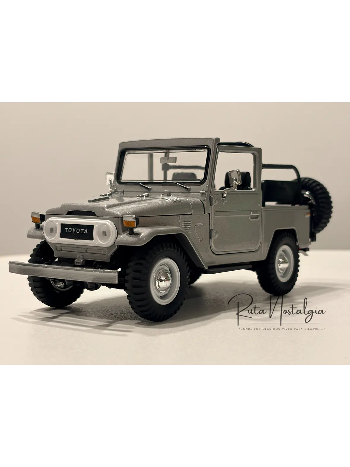 Toyota FJ40 Land Cruiser — Motormax Platinum Collection 1:24 | 4x4 clásico de colección 6