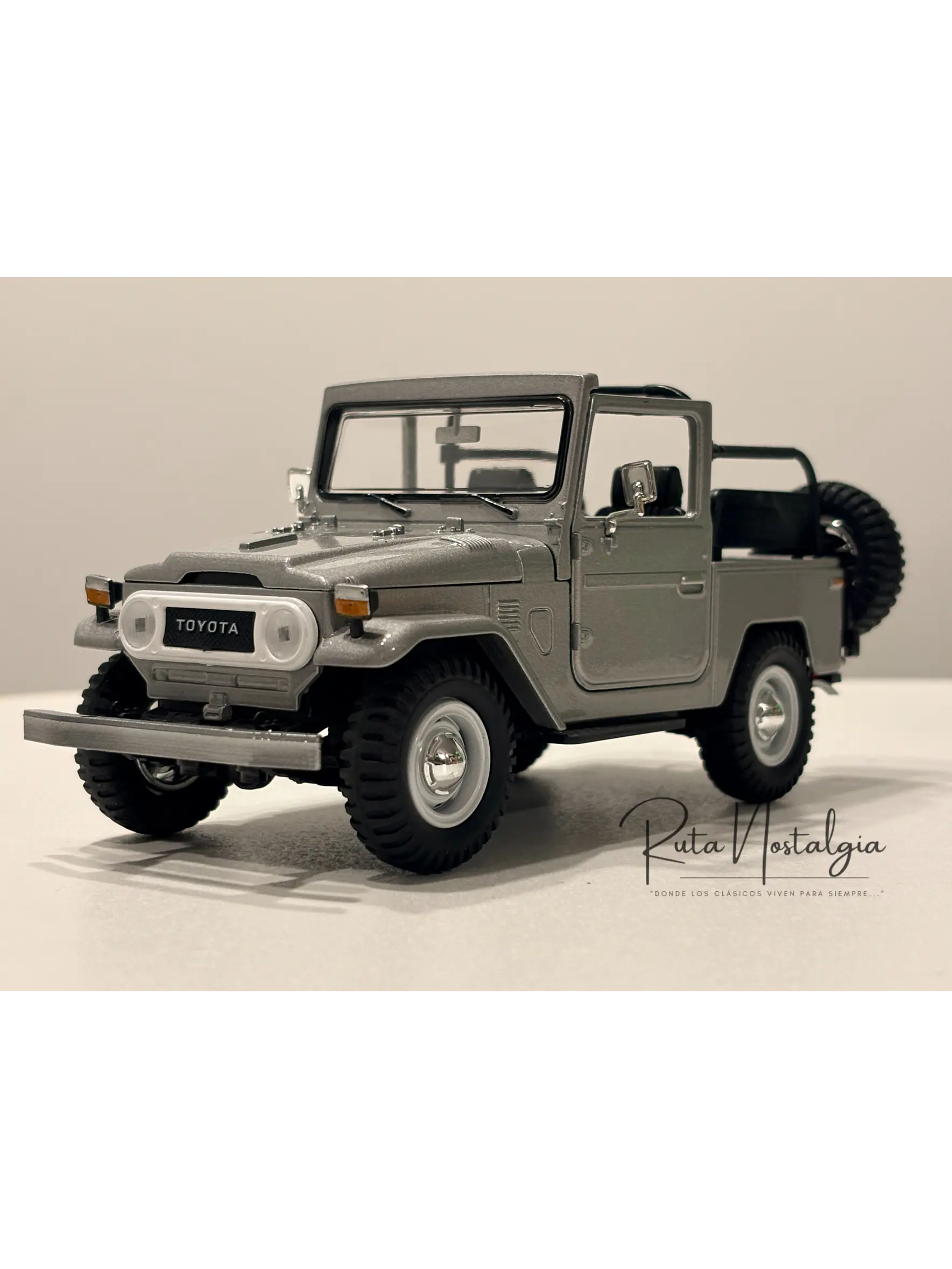 Toyota FJ40 Land Cruiser — Motormax Platinum Collection 1:24 | 4x4 clásico de colección 6